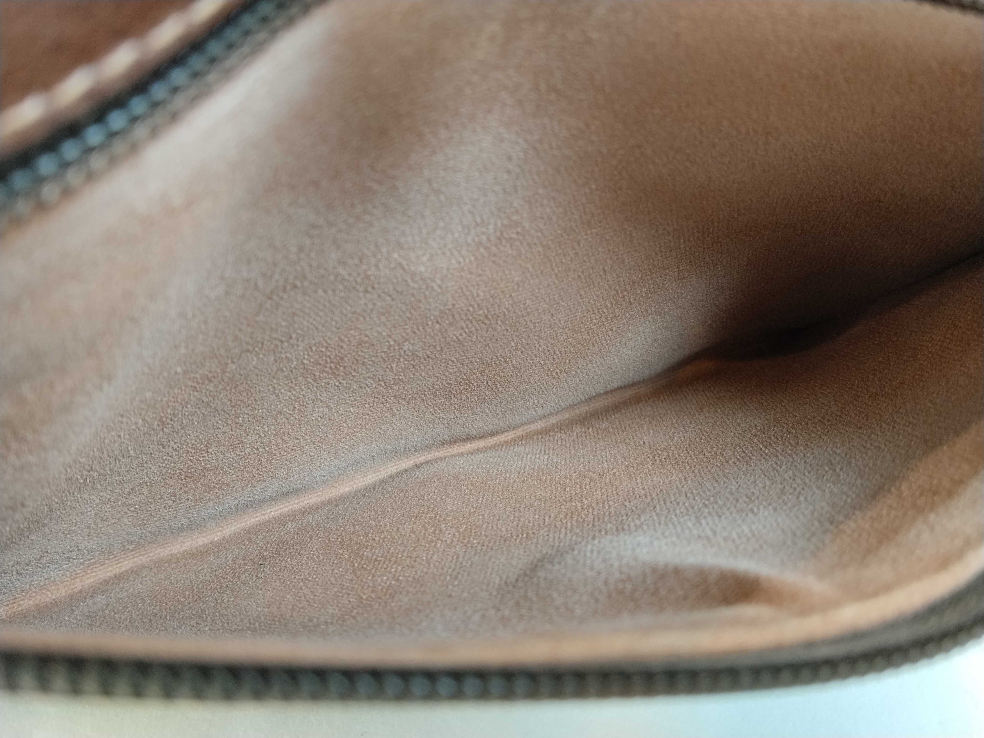 GG Supreme Gucci GG Vintage Clutch Bag — view 9