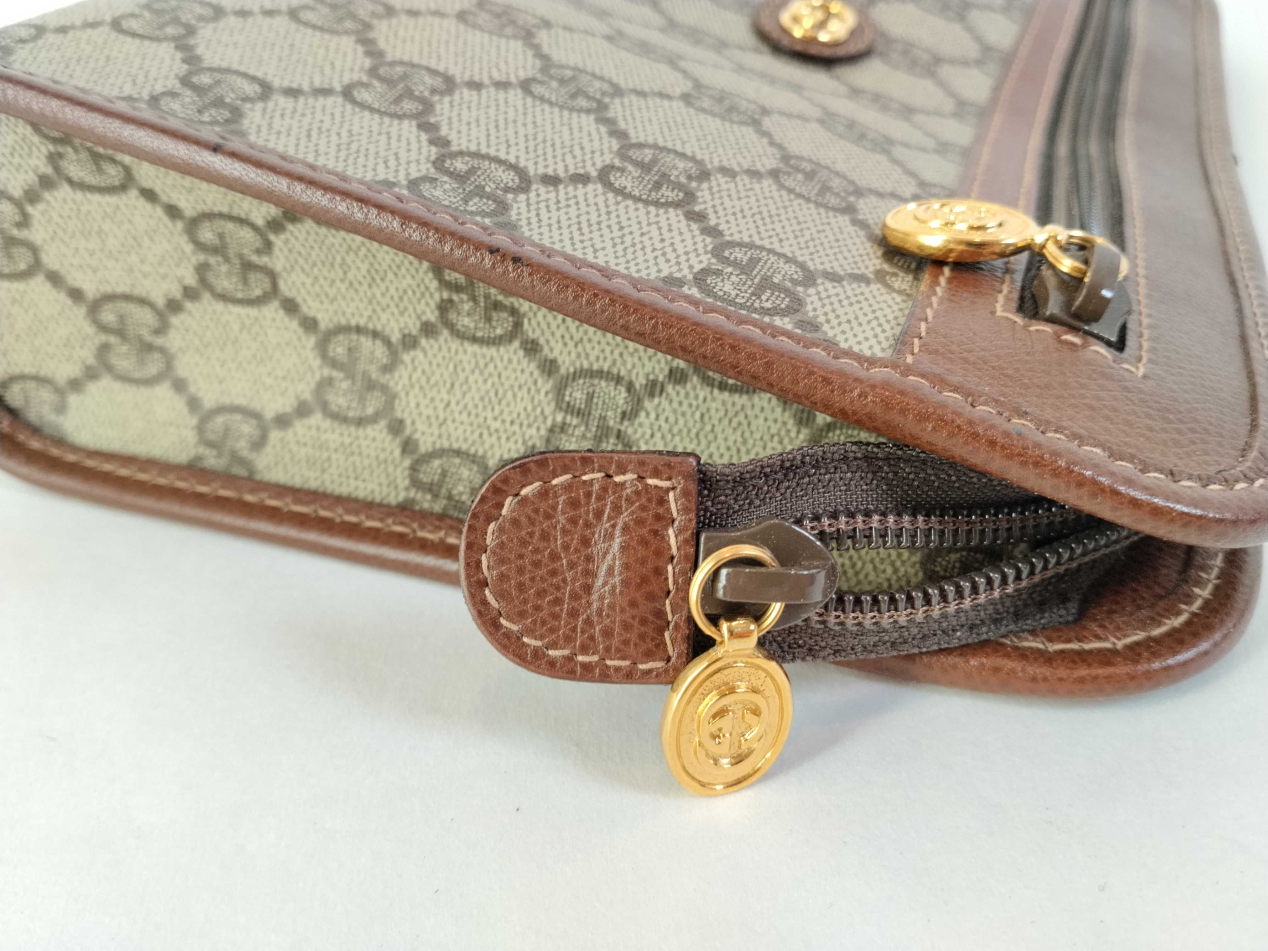 GG Supreme Gucci GG Vintage Clutch Bag — view 10