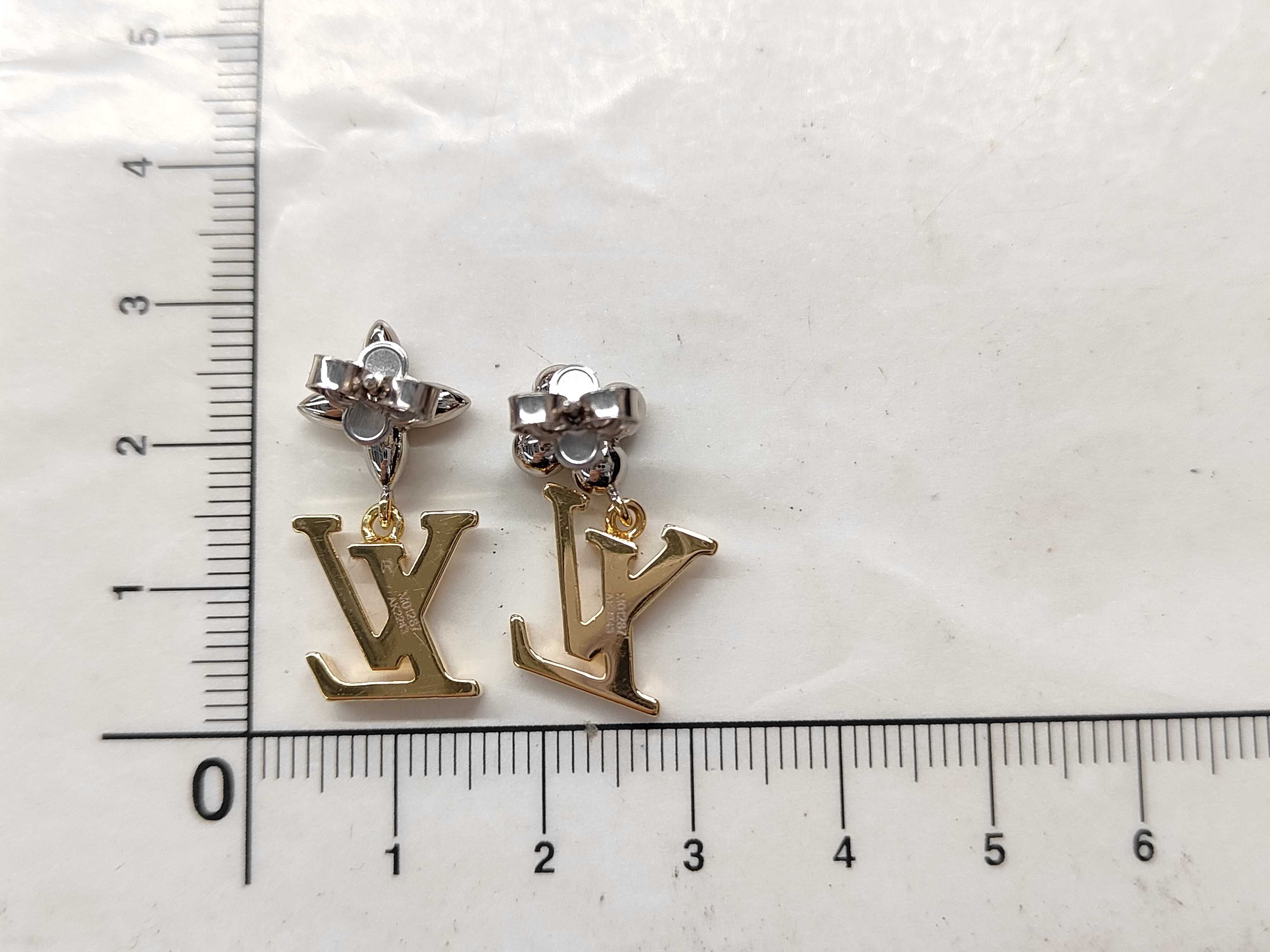 LV Iconic Pendant Flower Earrings (with box and dust bag) — view 7