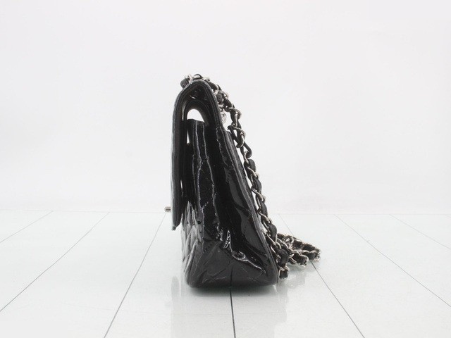 Matelassé bag, black, double flap, double chain shoulder strap, with seal. — view 3