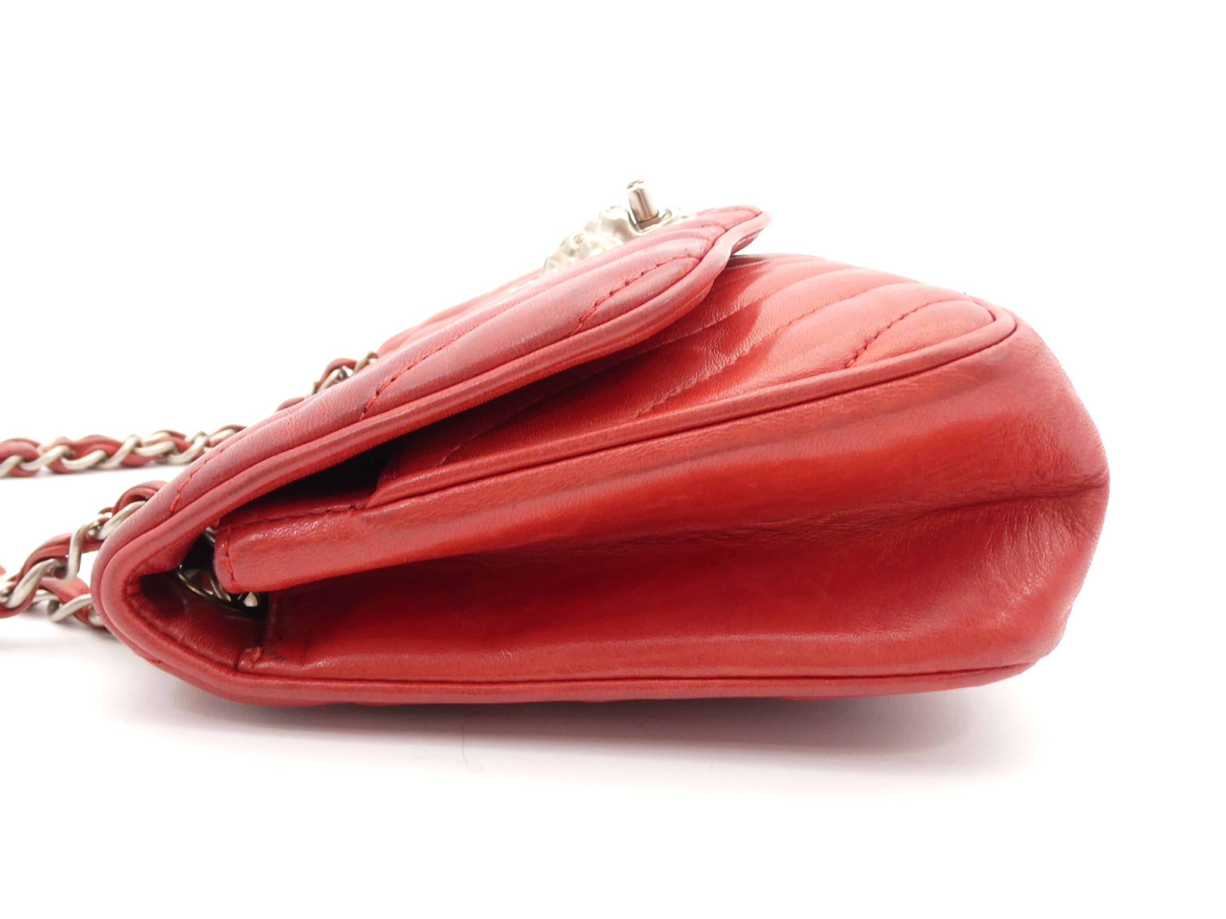 V-stitch Lion Coco Mark Turnlock Double Chain Shoulder Bag — view 3