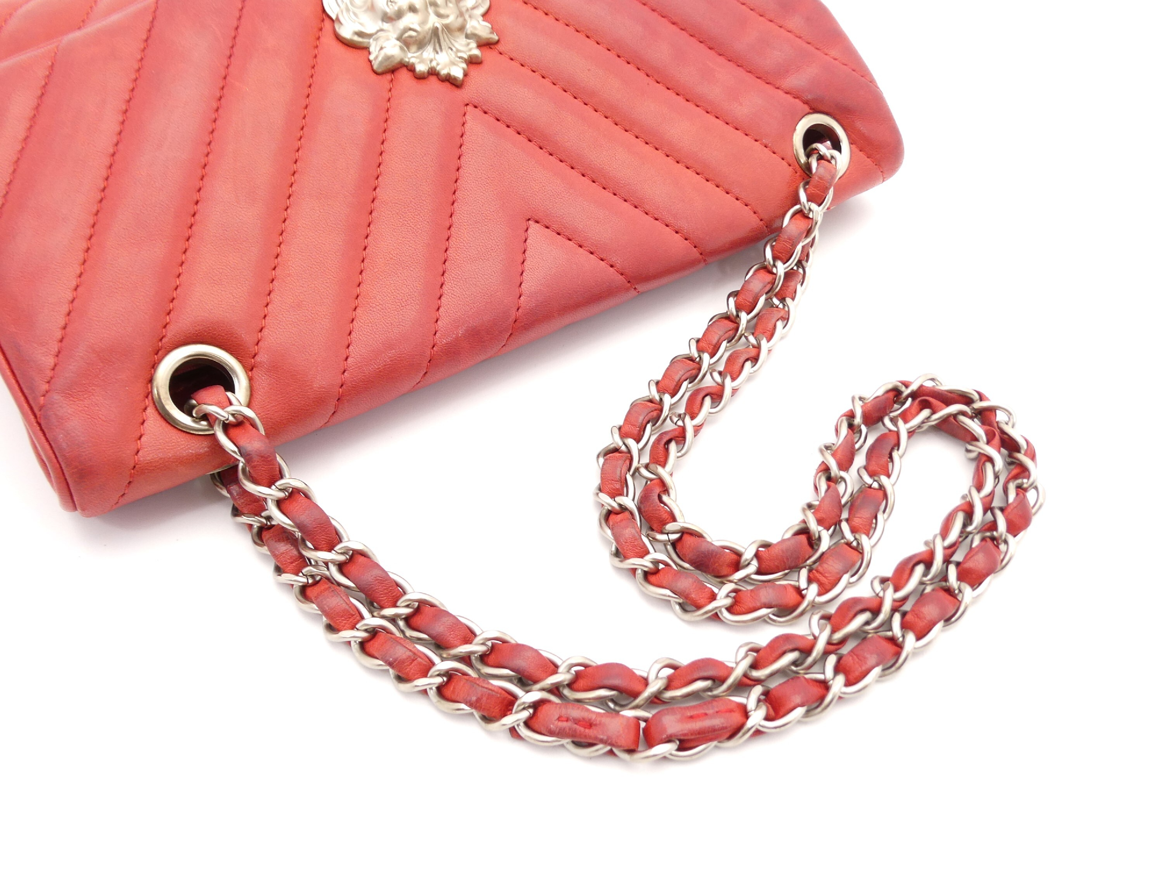 V-stitch Lion Coco Mark Turnlock Double Chain Shoulder Bag — view 6