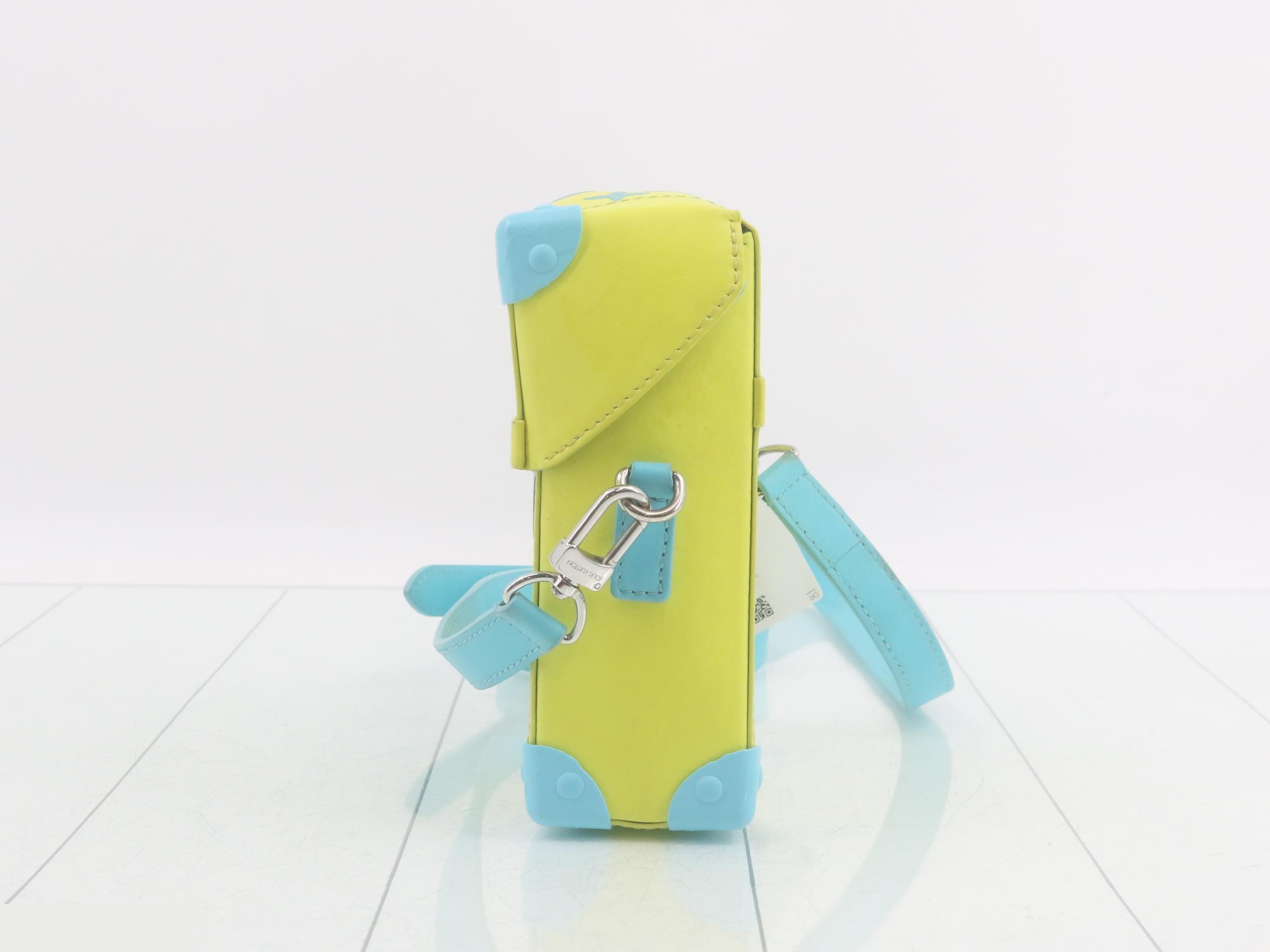 Vertical Trunk Wearable Wallet Shoulder Bag — view 3