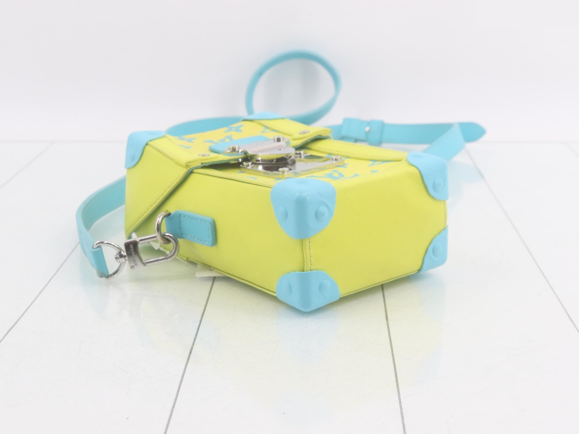 Vertical Trunk Wearable Wallet Shoulder Bag — view 5