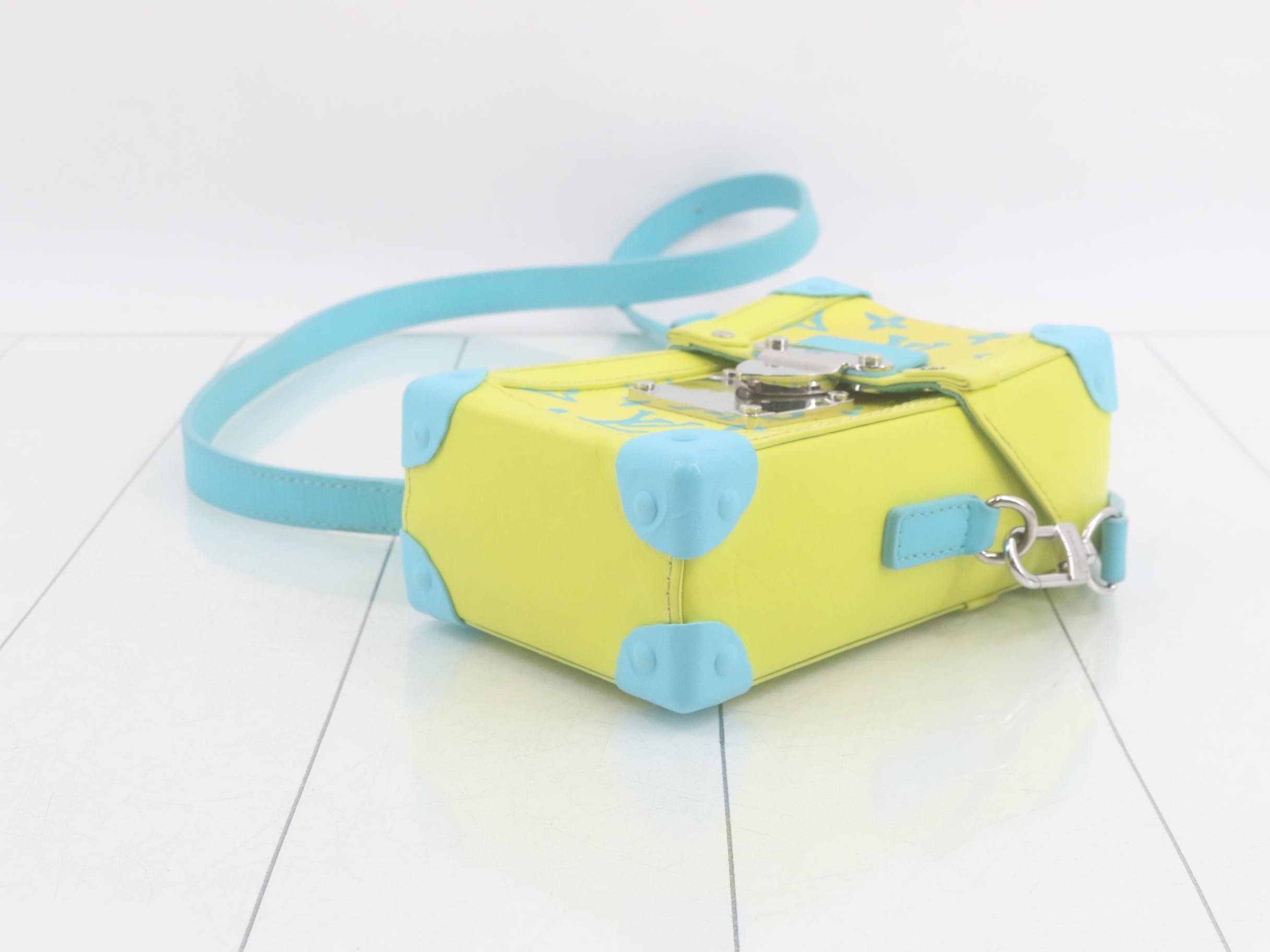 Vertical Trunk Wearable Wallet Shoulder Bag — view 6