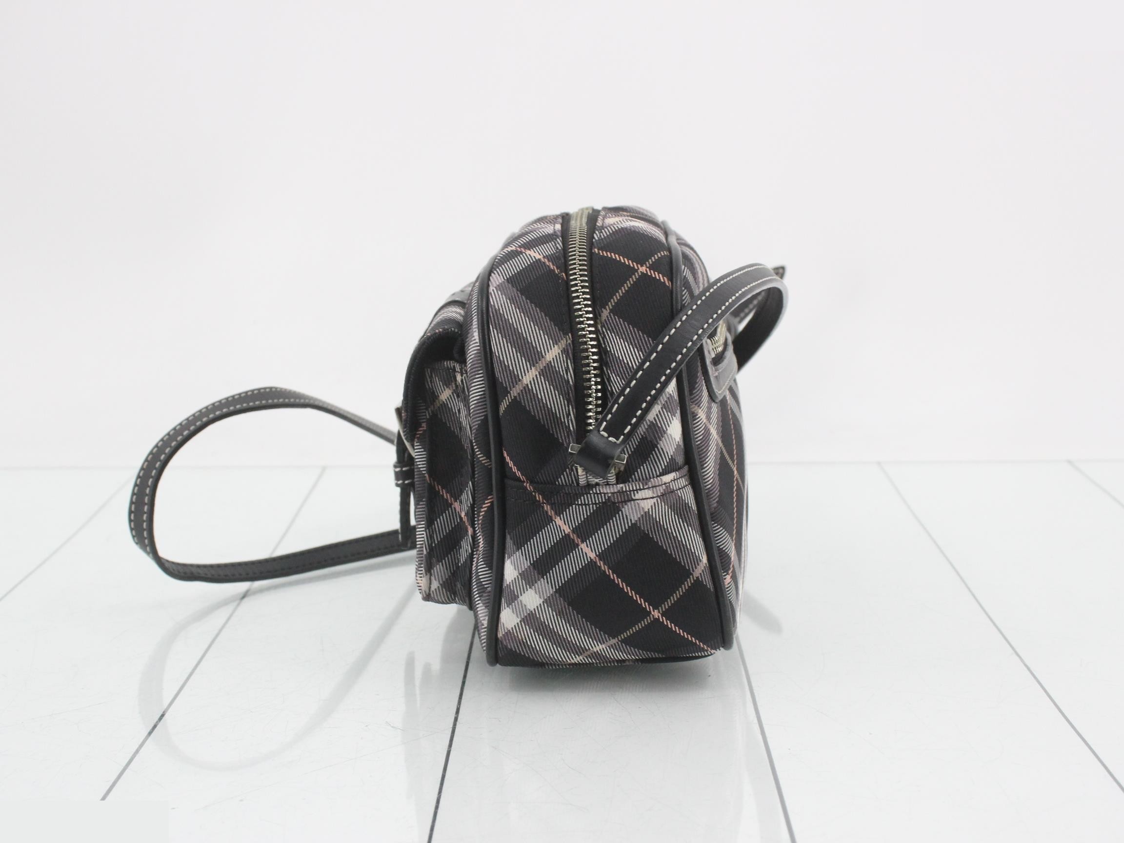 Nylon check pattern, W22 H14 D8 — view 3