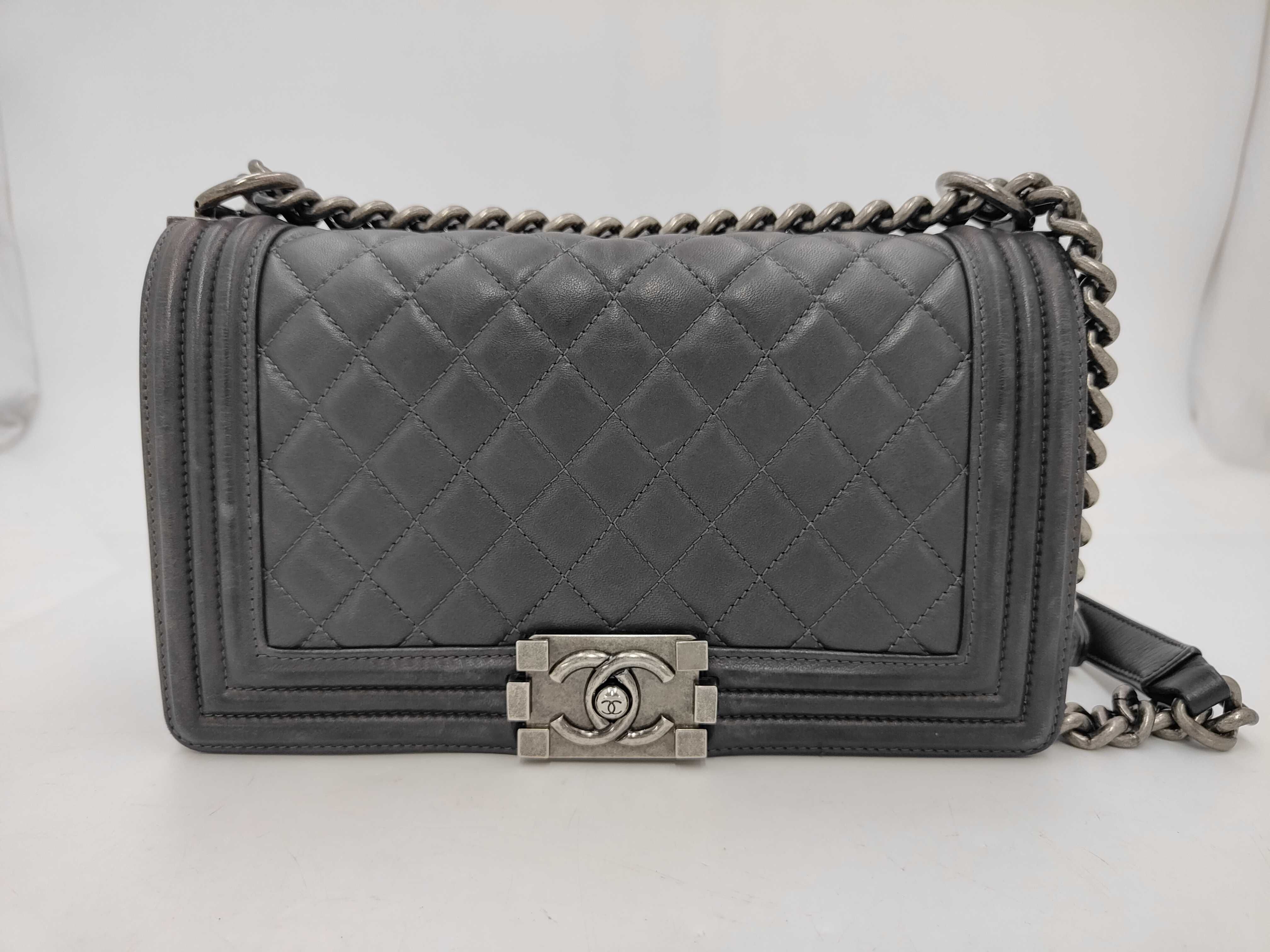 A67086 Boy Chanel/Matelassé Serial Number 16 Series Vintage Silver Hardware Shoulder Bag