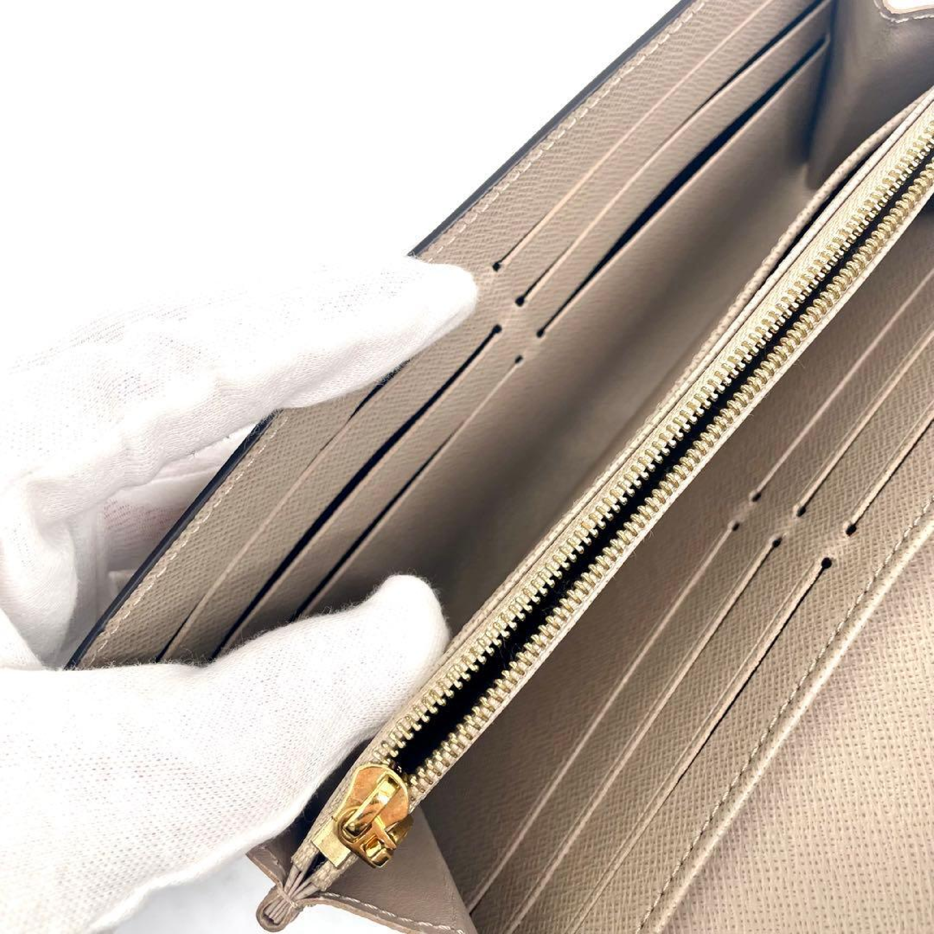 LV Twist Epi Long Wallet Beige M67510 Wallet — view 10