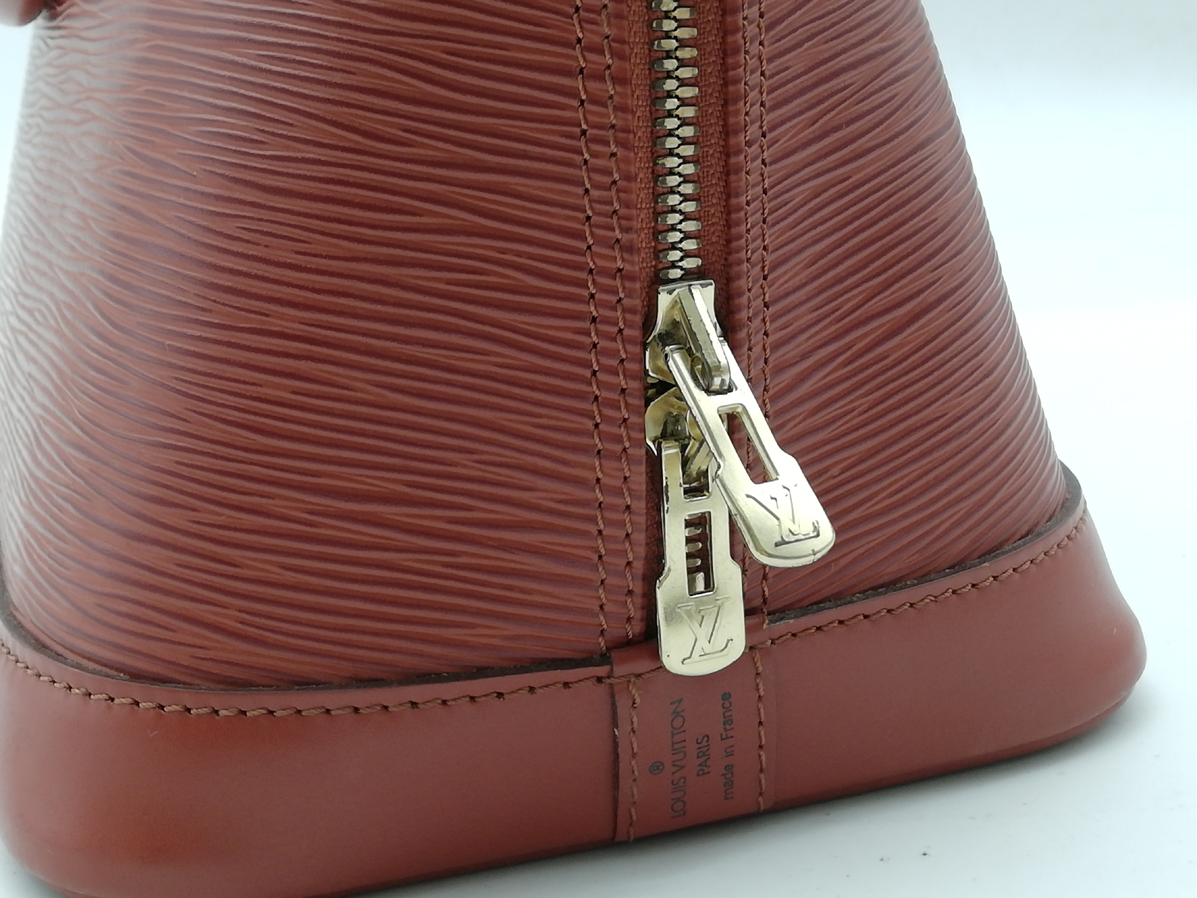 Epi Alma M52143 Handbag — view 13