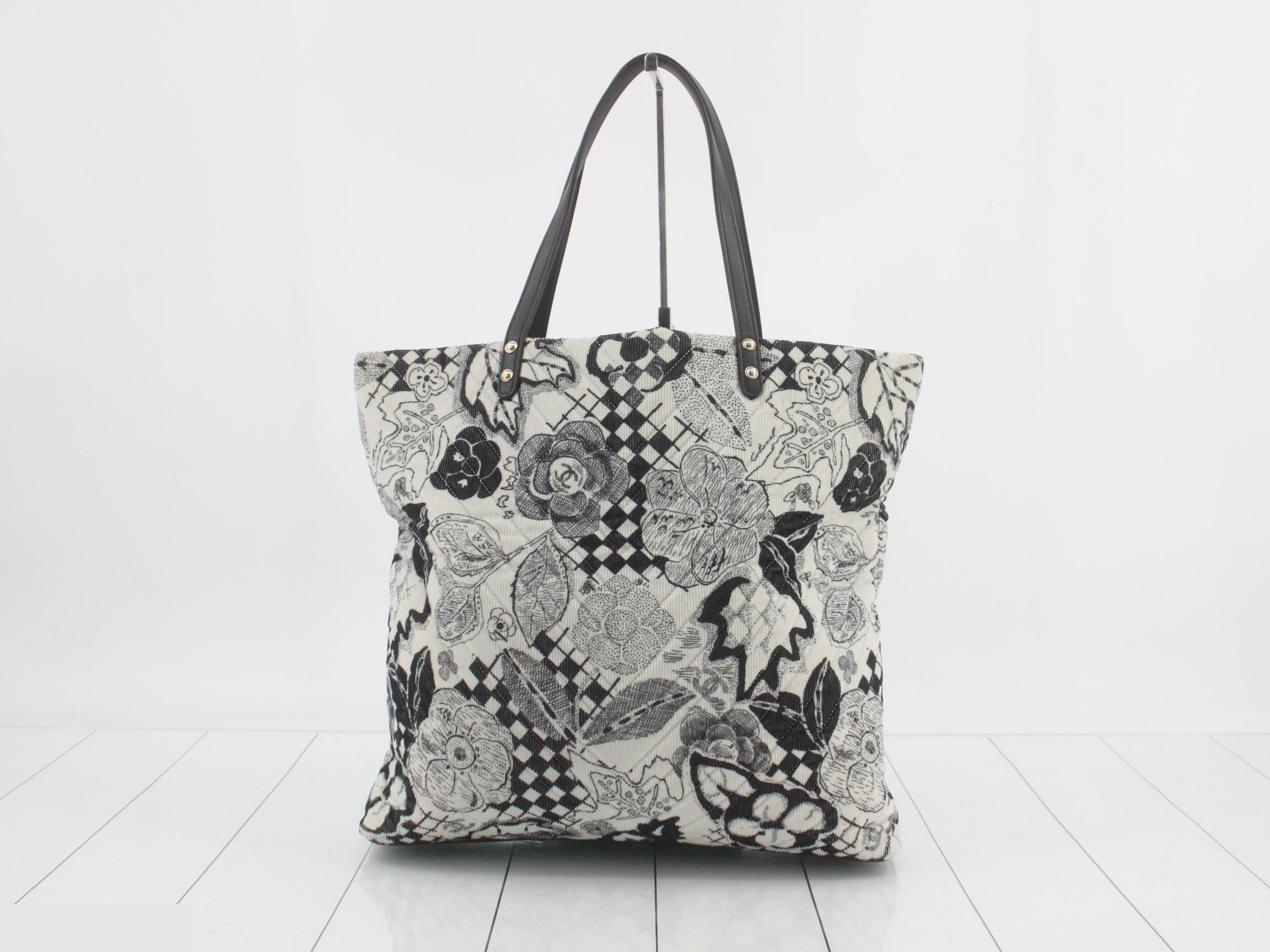 Camellia tote bag, corduroy x leather, serial number 26, stored item, white x black. — view 2