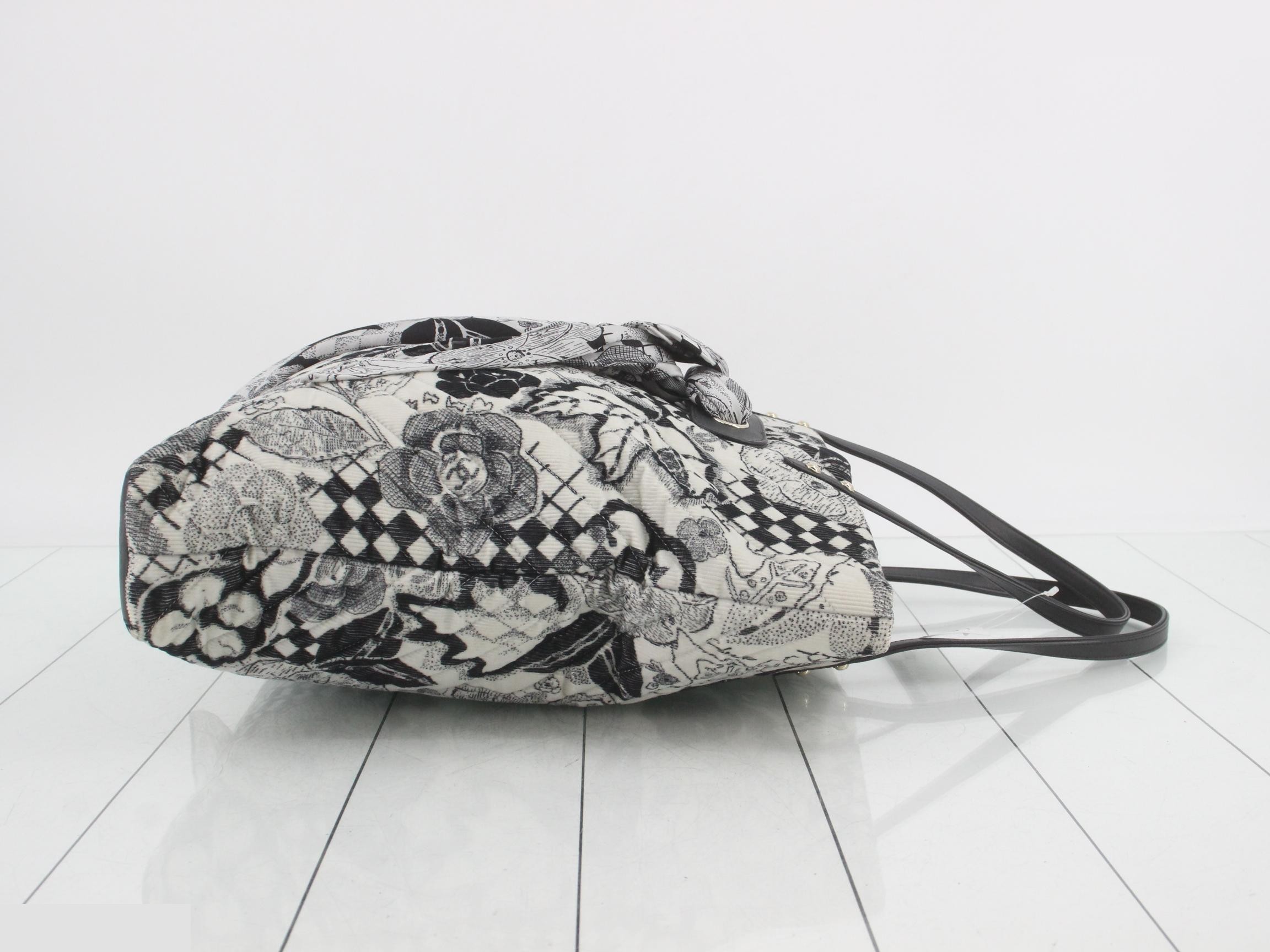 Camellia tote bag, corduroy x leather, serial number 26, stored item, white x black. — view 3