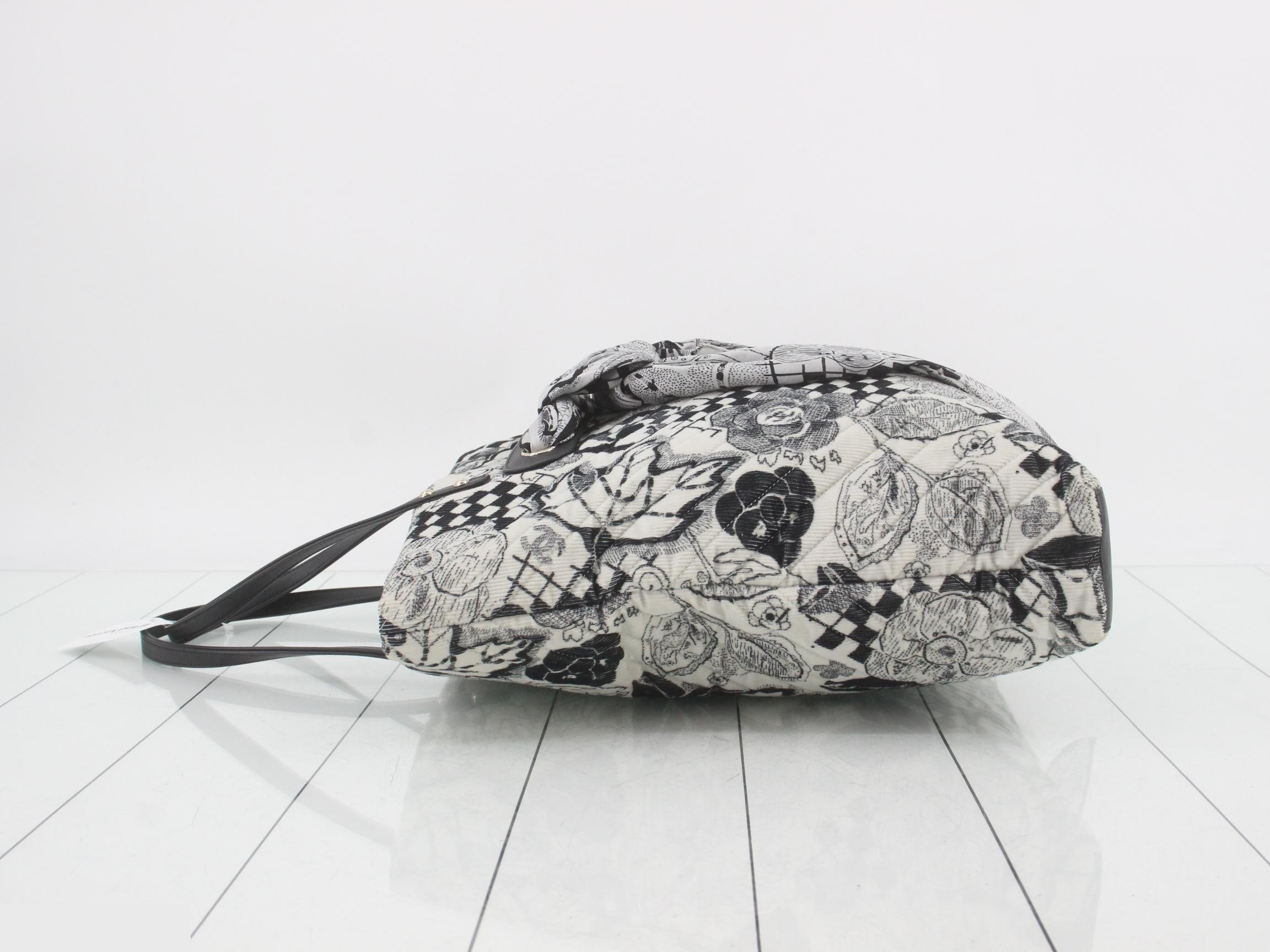 Camellia tote bag, corduroy x leather, serial number 26, stored item, white x black. — view 4