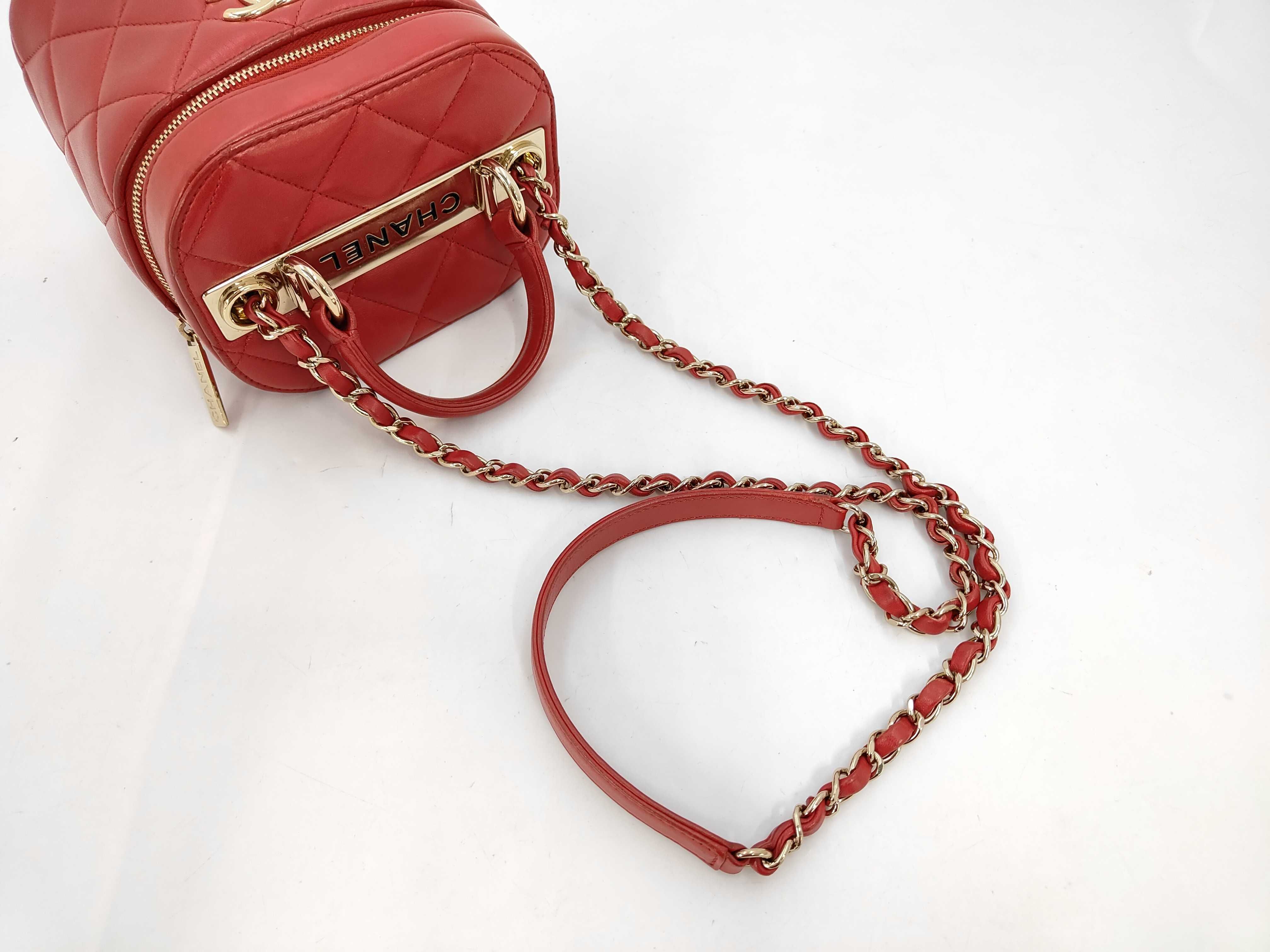 Matelassé Chain Lambskin Shoulder Bag — view 5
