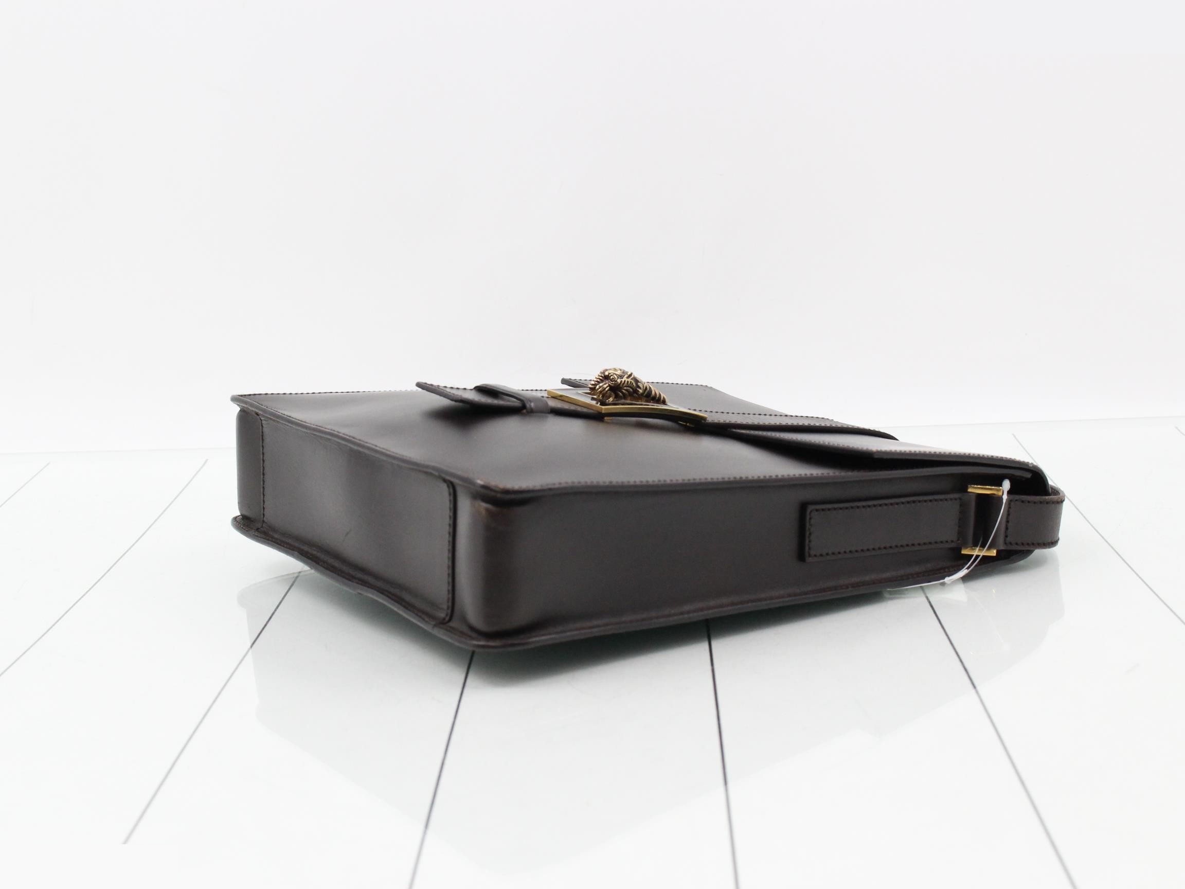 Tiger metal fittings shoulder bag — view 6
