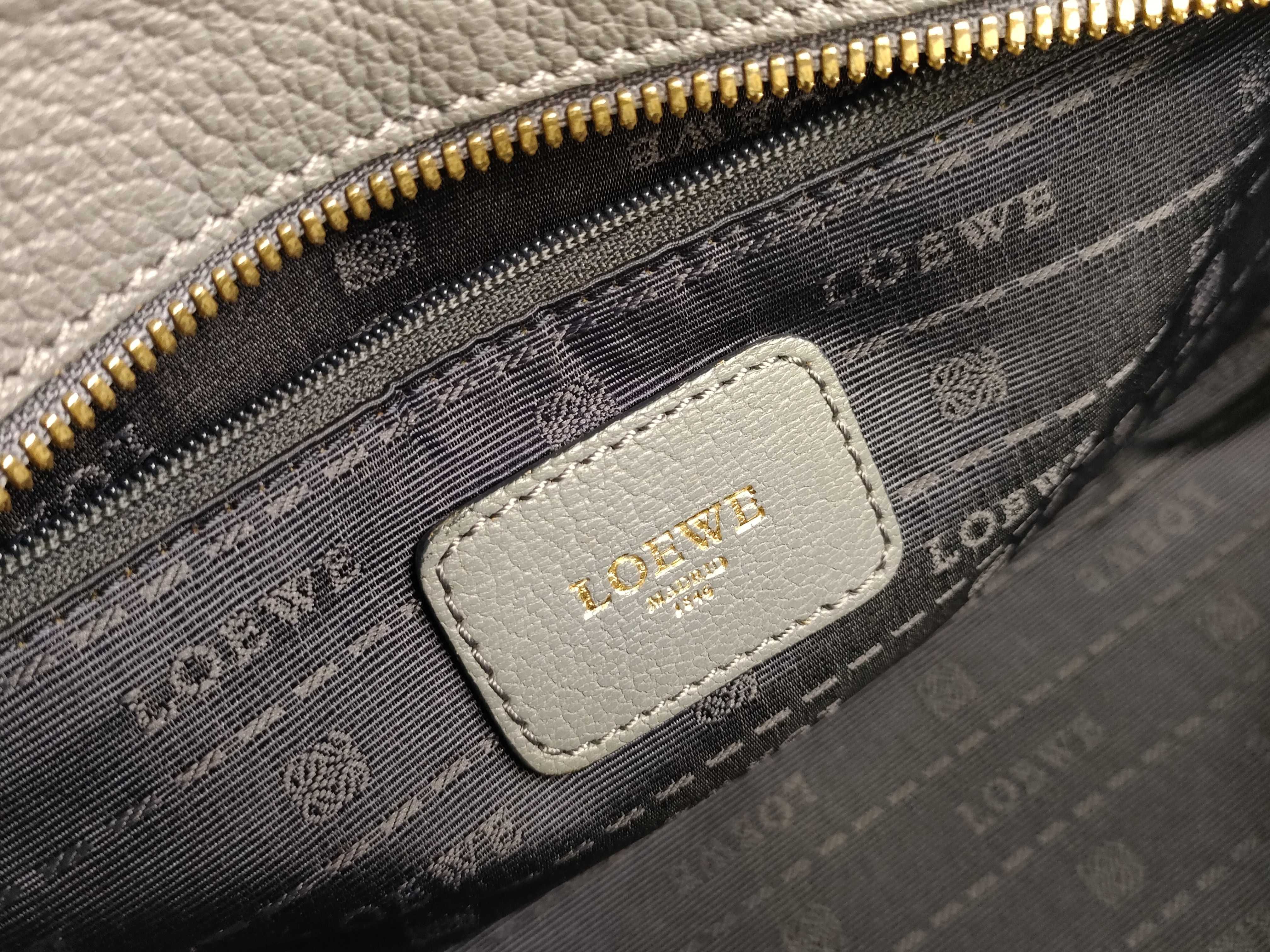 SG- Anagram Amazona 28 Leather Handbag Gray — view 12