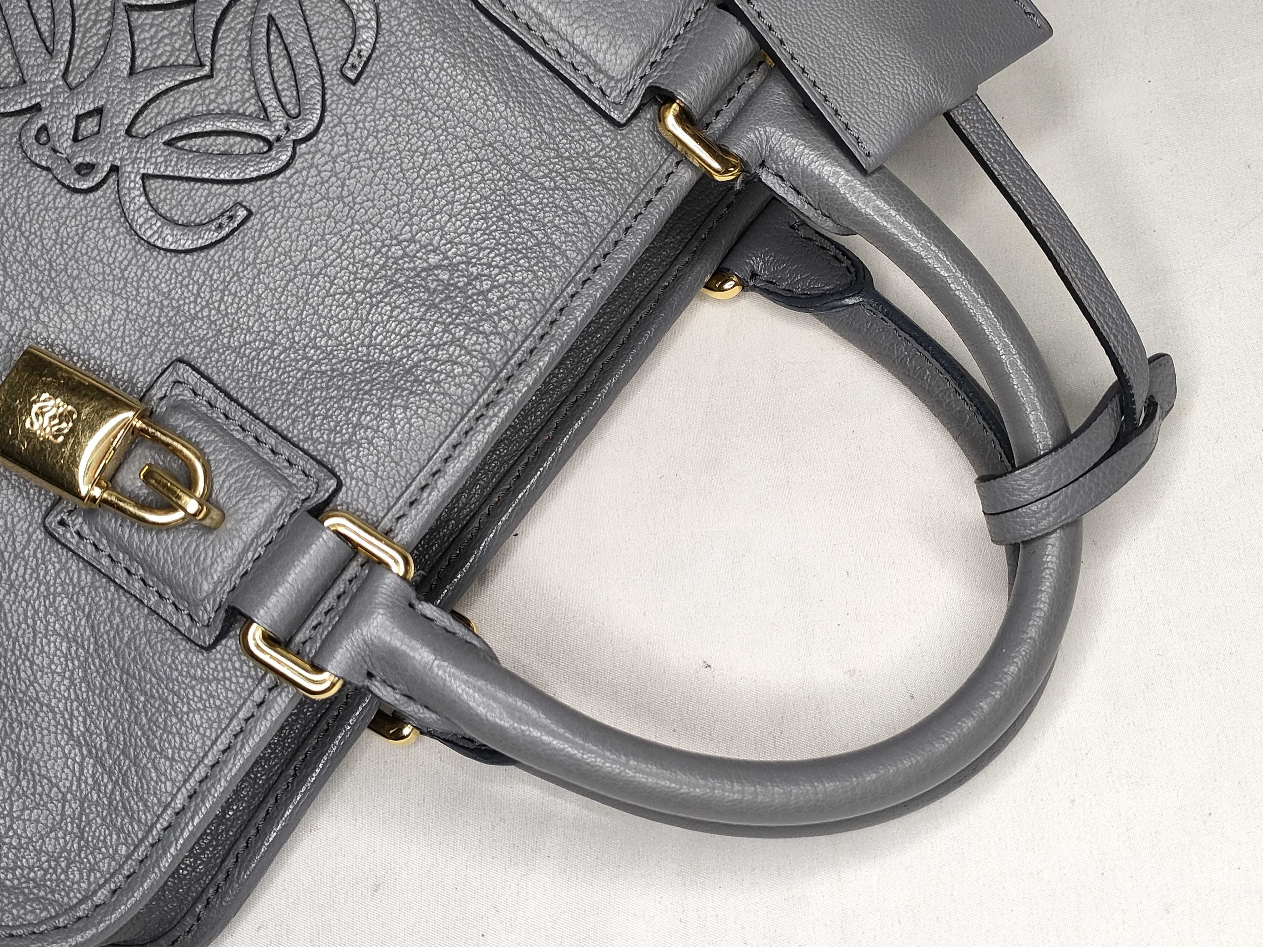 SG- Anagram Amazona 28 Leather Handbag Gray — view 3