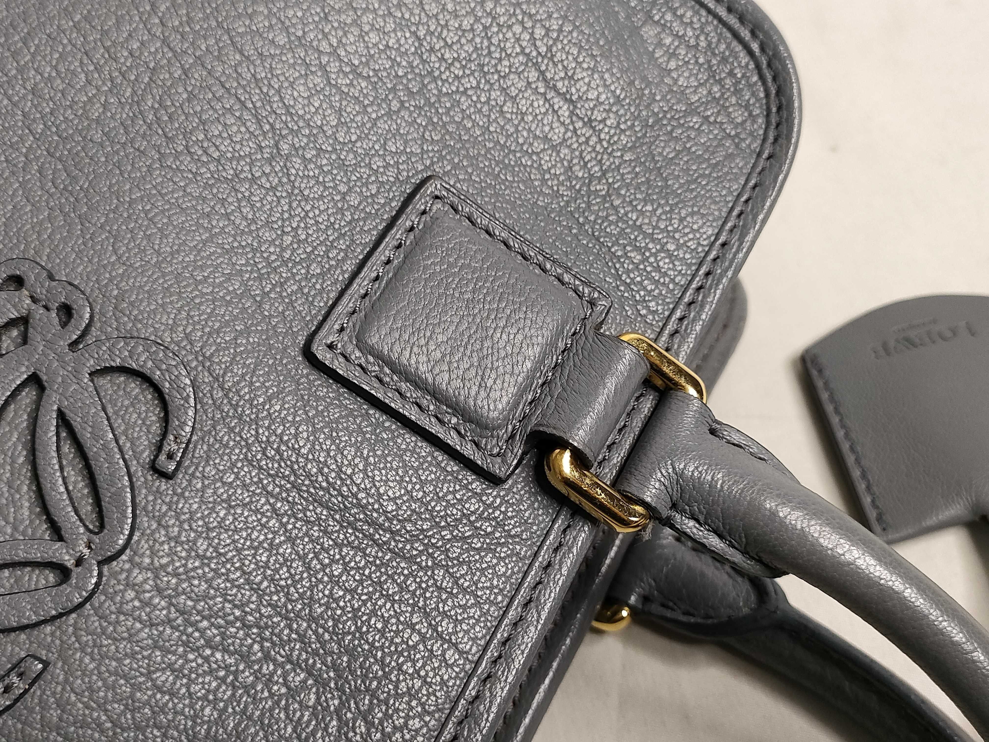 SG- Anagram Amazona 28 Leather Handbag Gray — view 5