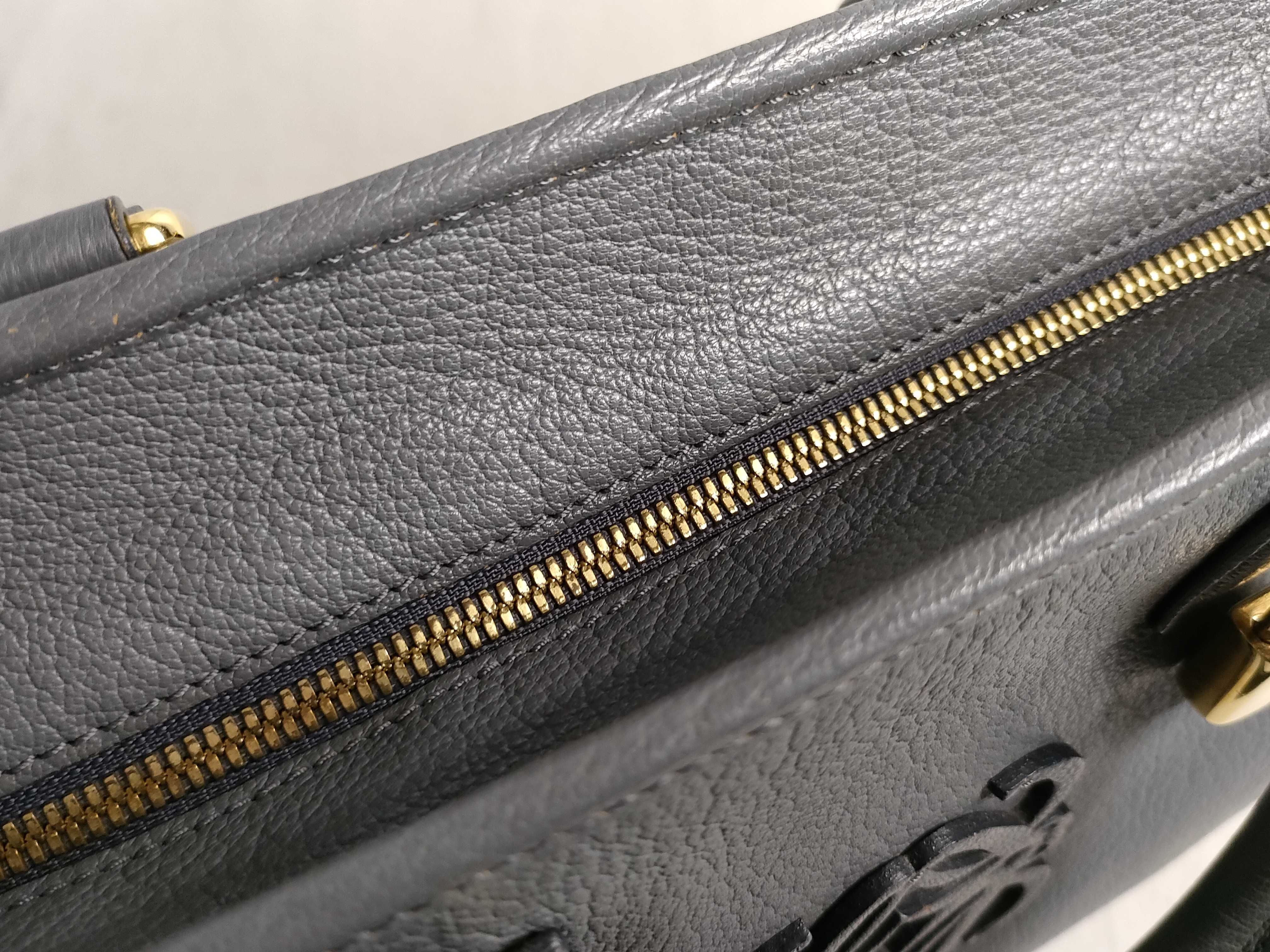 SG- Anagram Amazona 28 Leather Handbag Gray — view 8