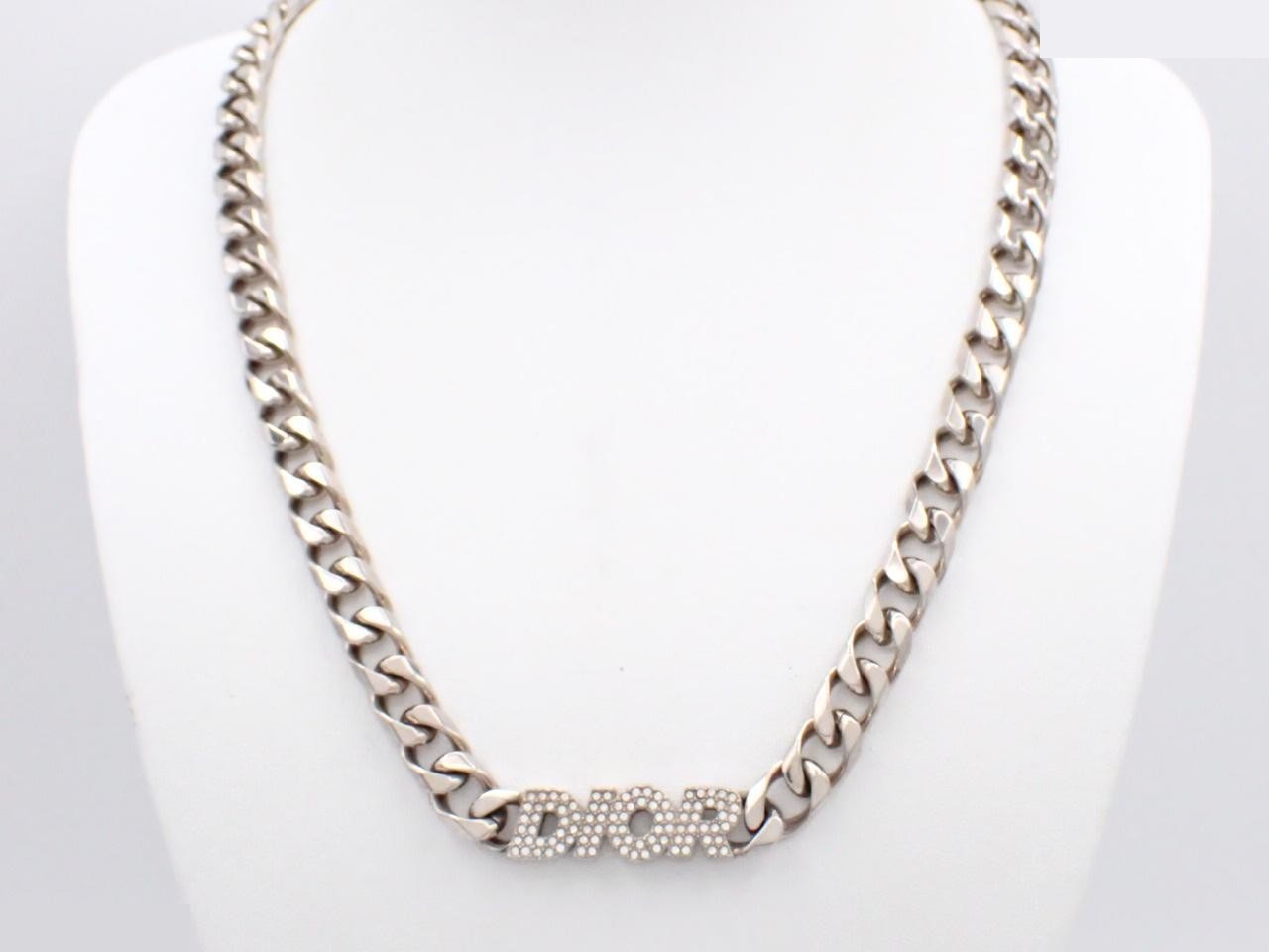 Silver necklace; neck circumference approximately 54 cm — view 3