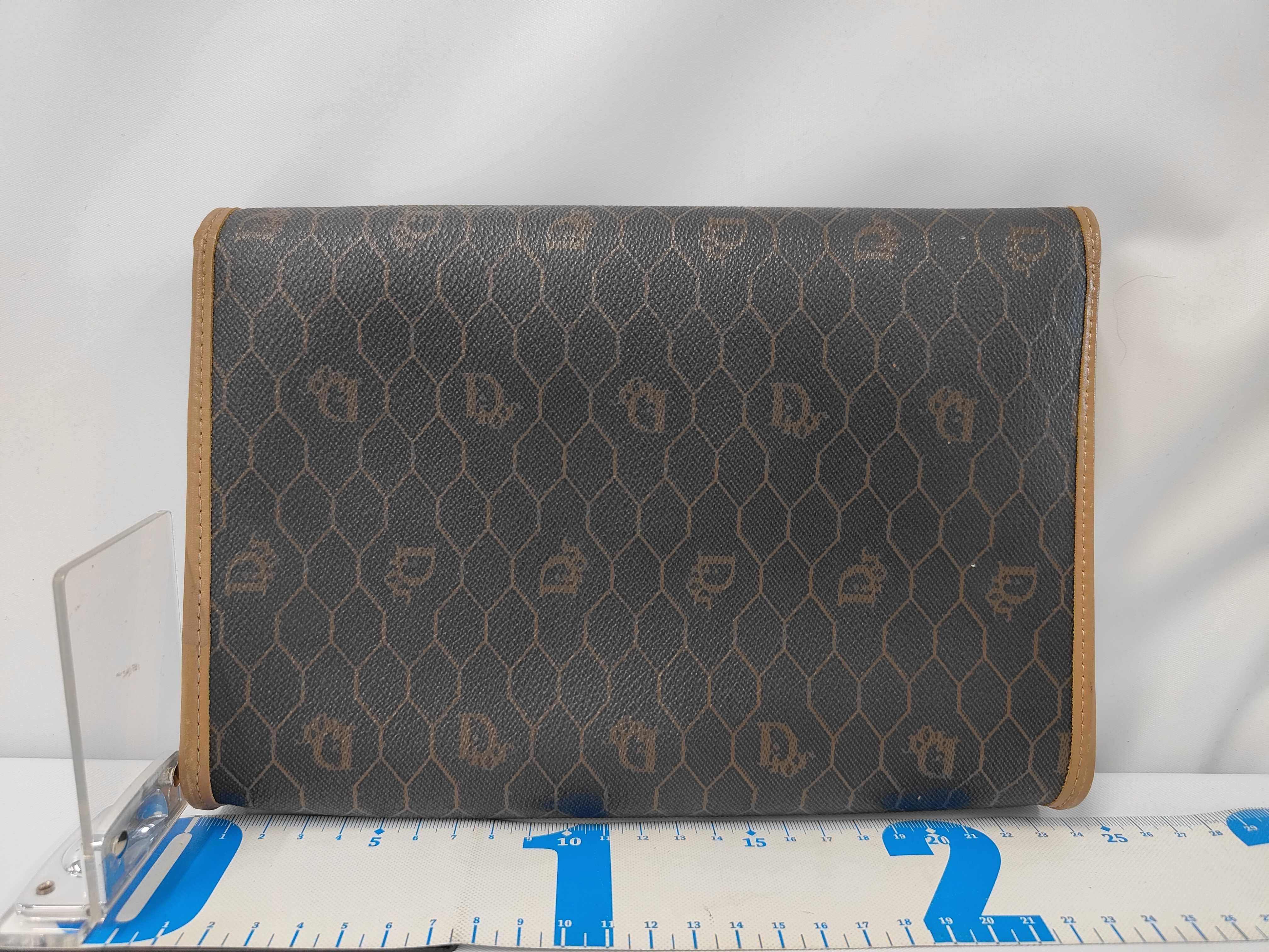Honeycomb Pattern Chain Shoulder Bag — view 2