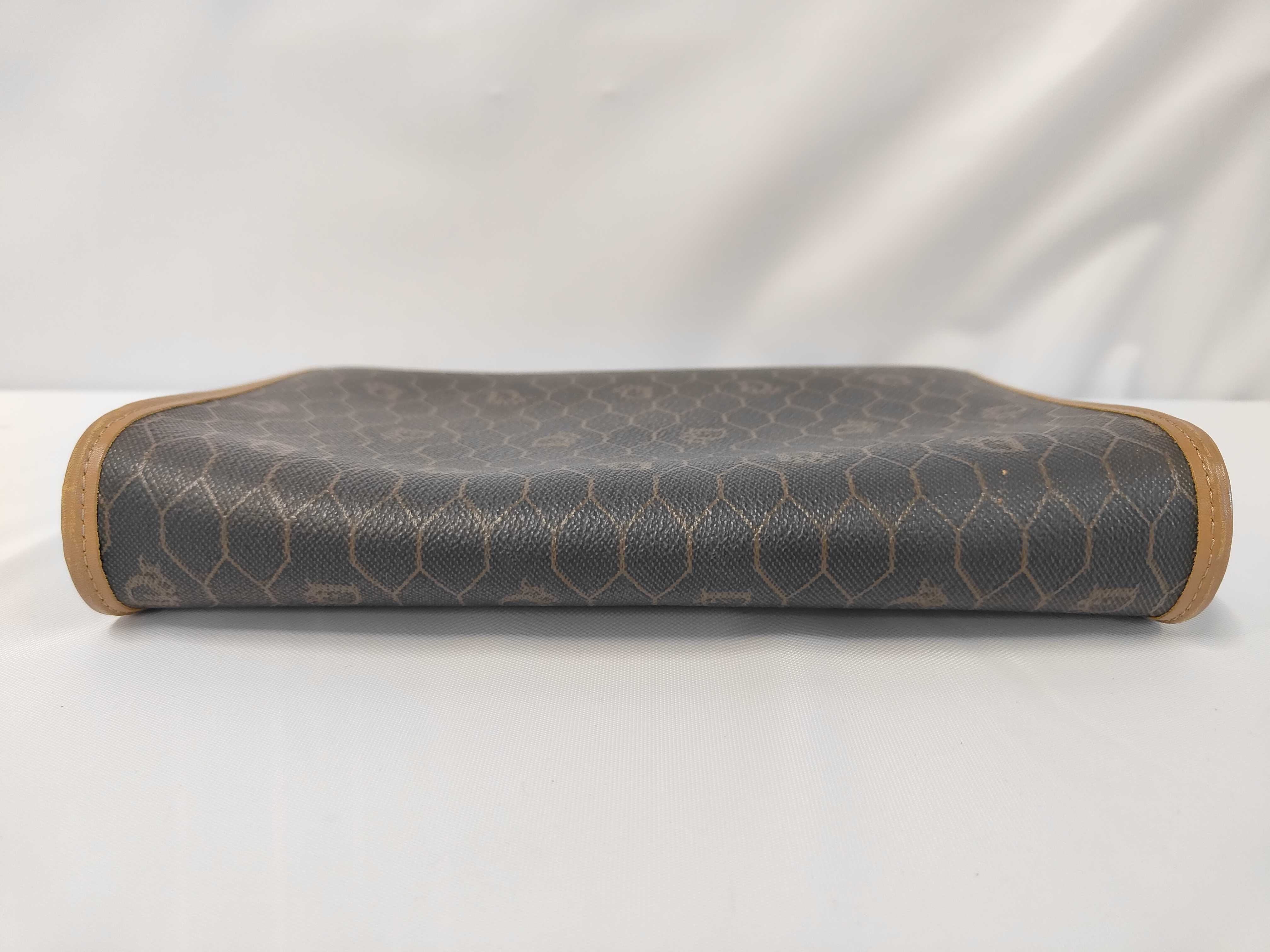 Honeycomb Pattern Chain Shoulder Bag — view 3