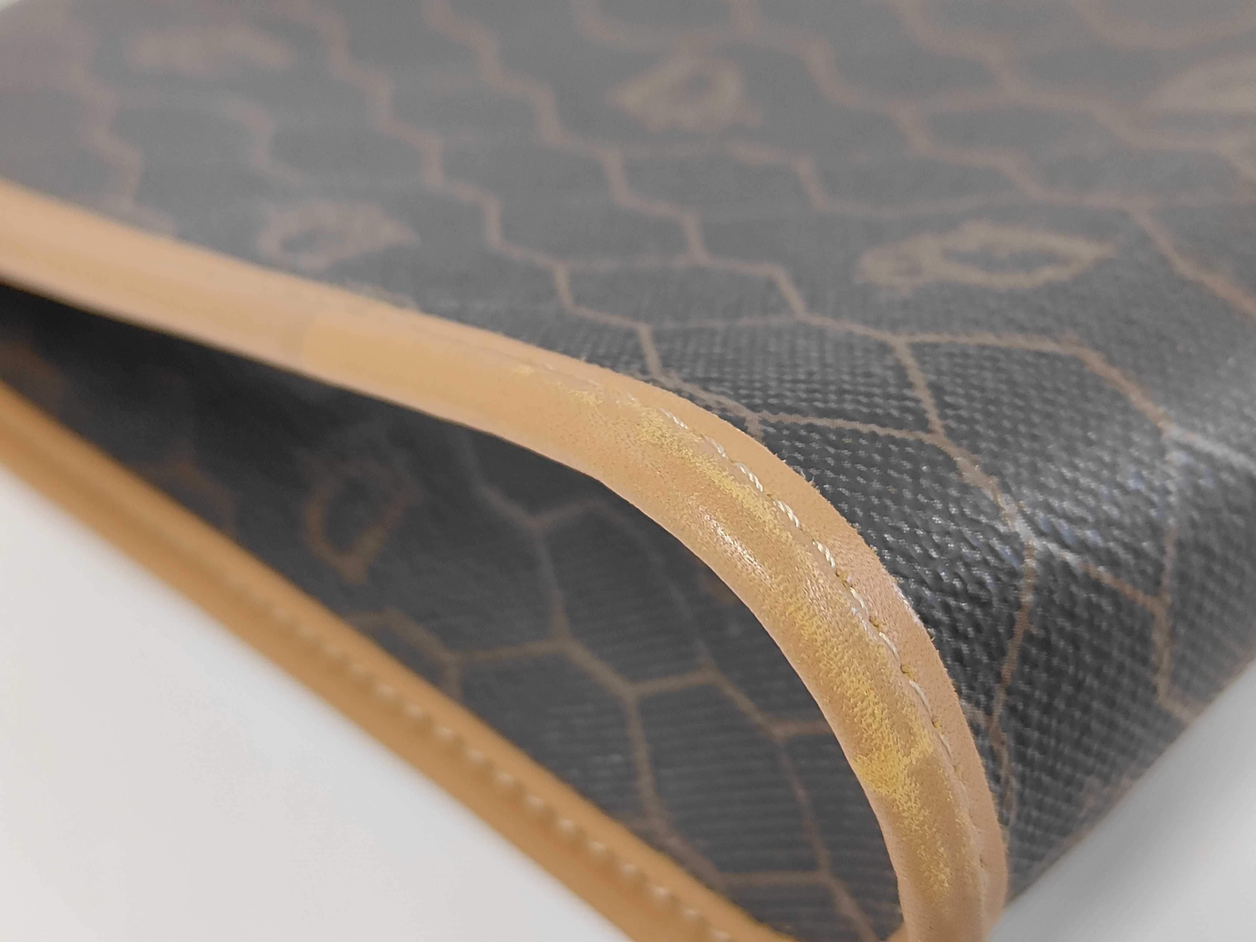 Honeycomb Pattern Chain Shoulder Bag — view 4