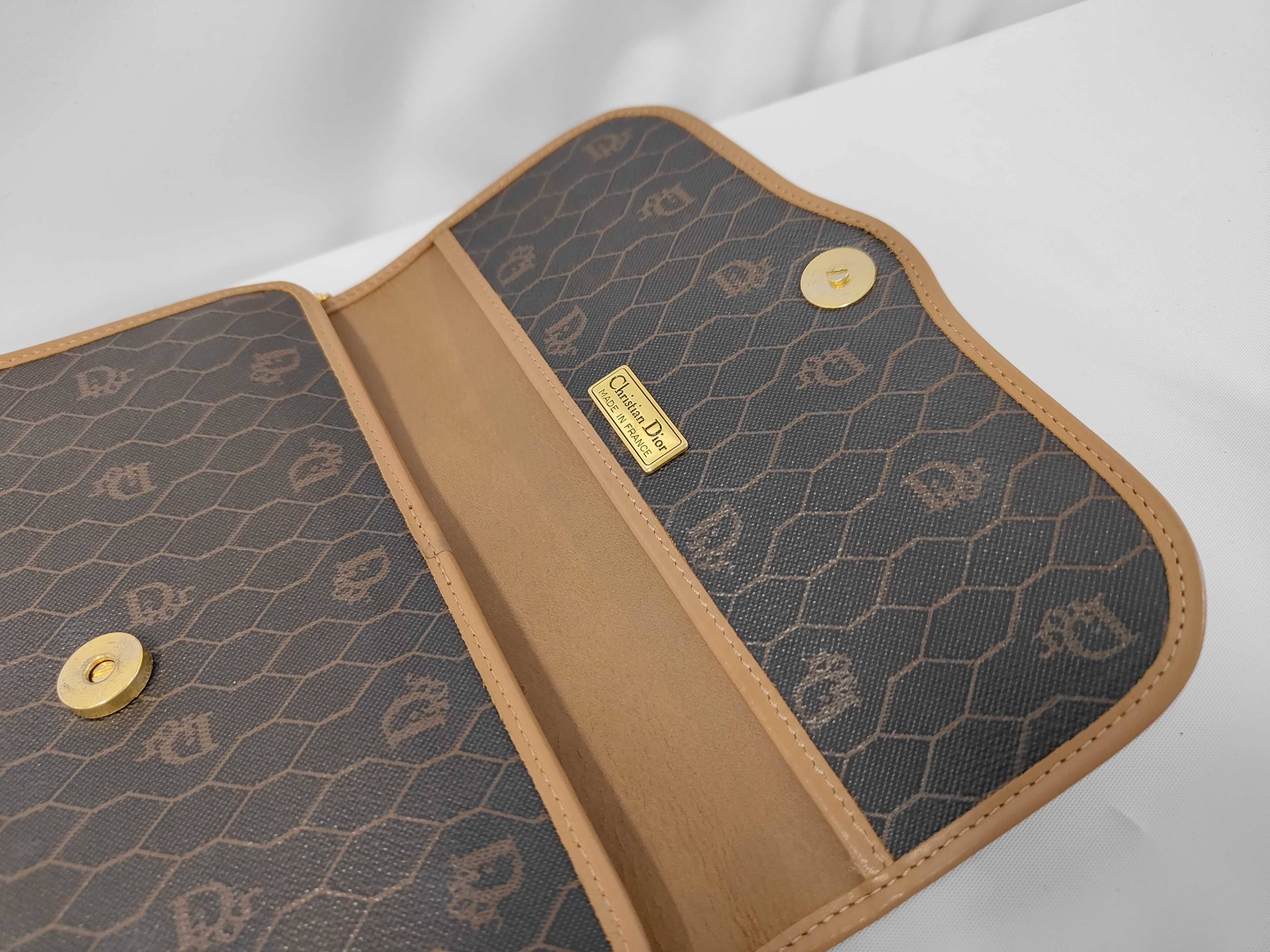 Honeycomb Pattern Chain Shoulder Bag — view 7
