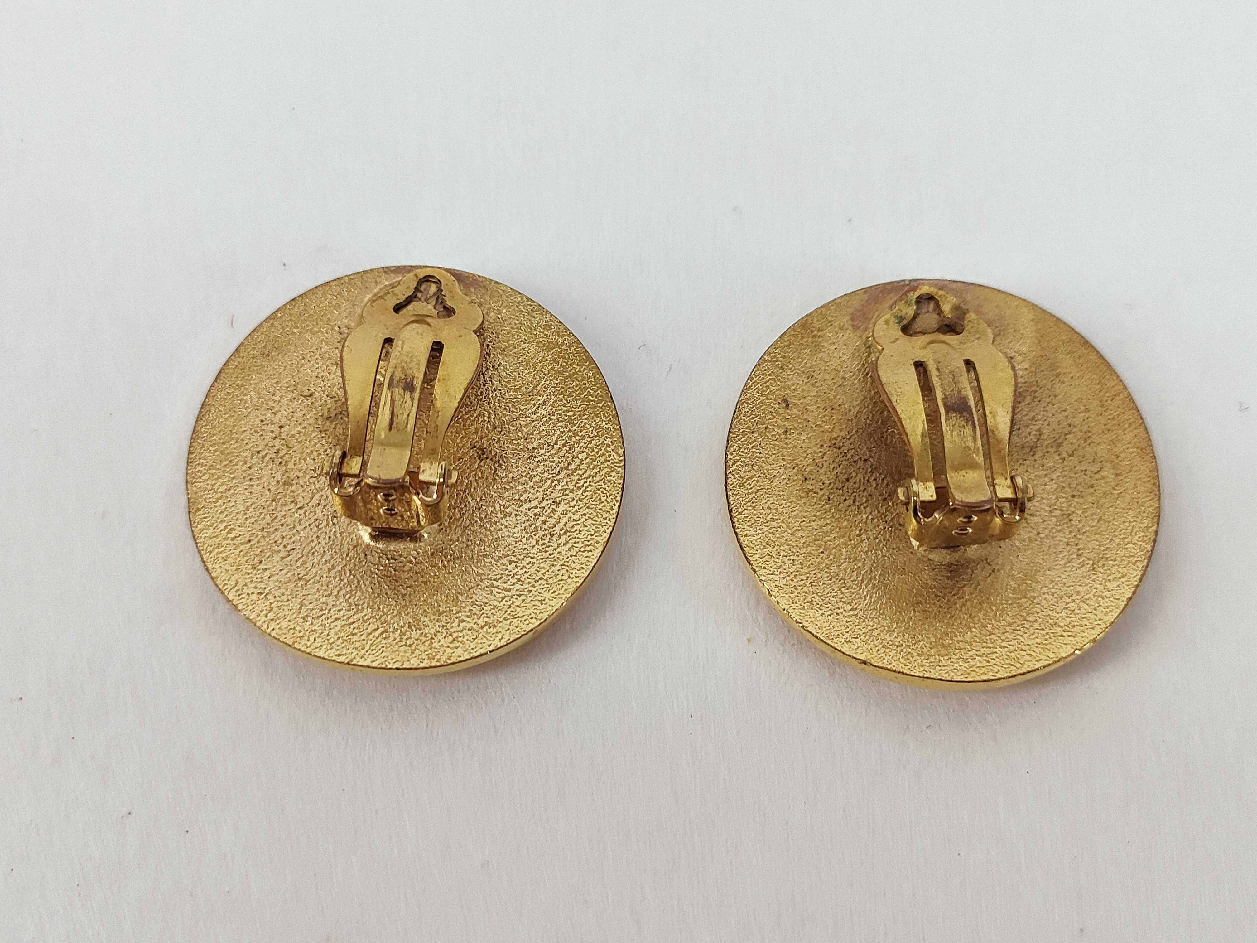 earrings, gold, carriage motif. — view 3