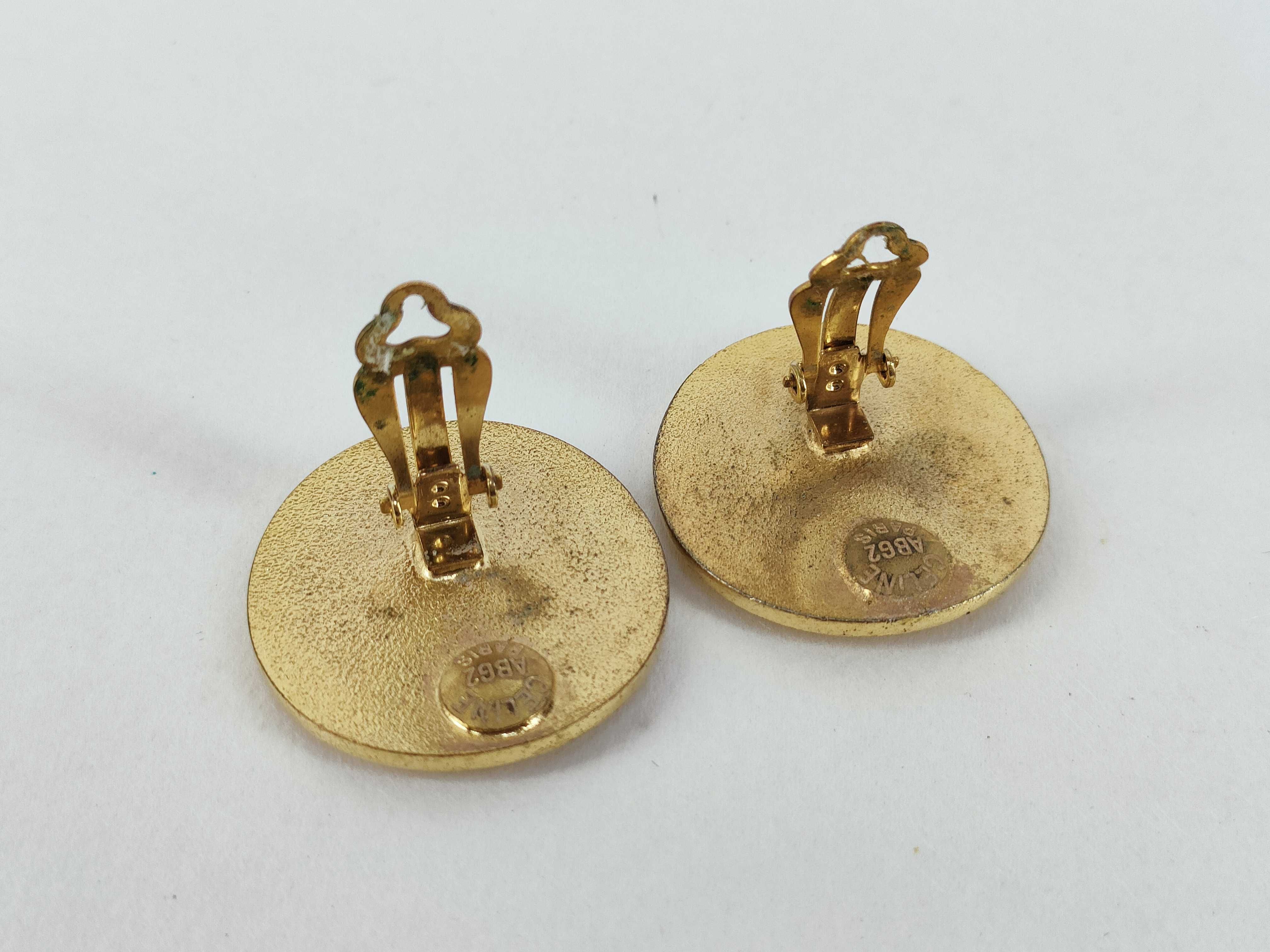 earrings, gold, carriage motif. — view 4