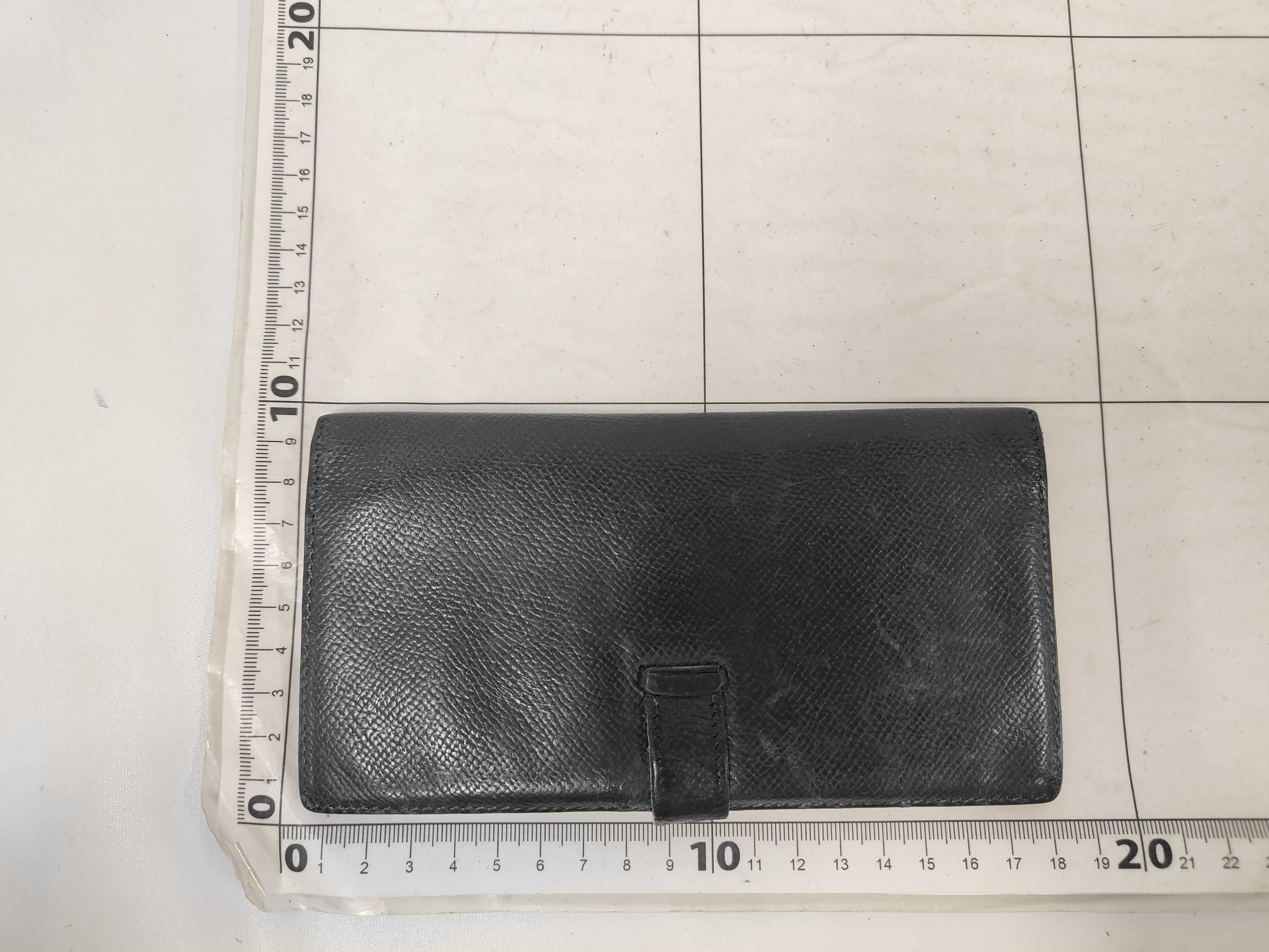 Bearn wallet with Y stamp and box. — view 2
