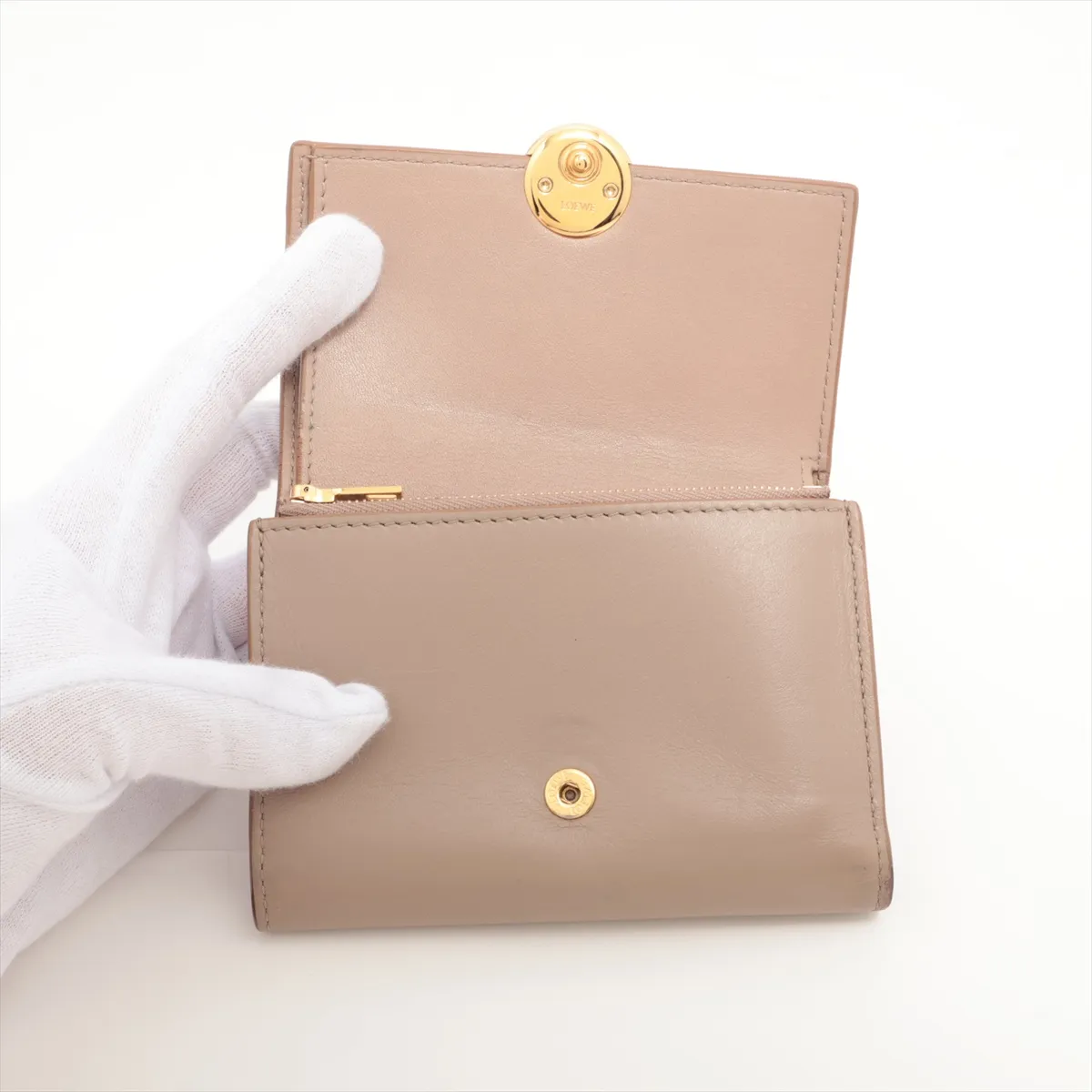 Pebble Vertical Wallet Small Leather Compact Wallet Beige — view 3