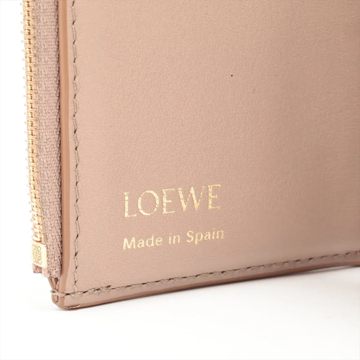 Pebble Vertical Wallet Small Leather Compact Wallet Beige — view 7