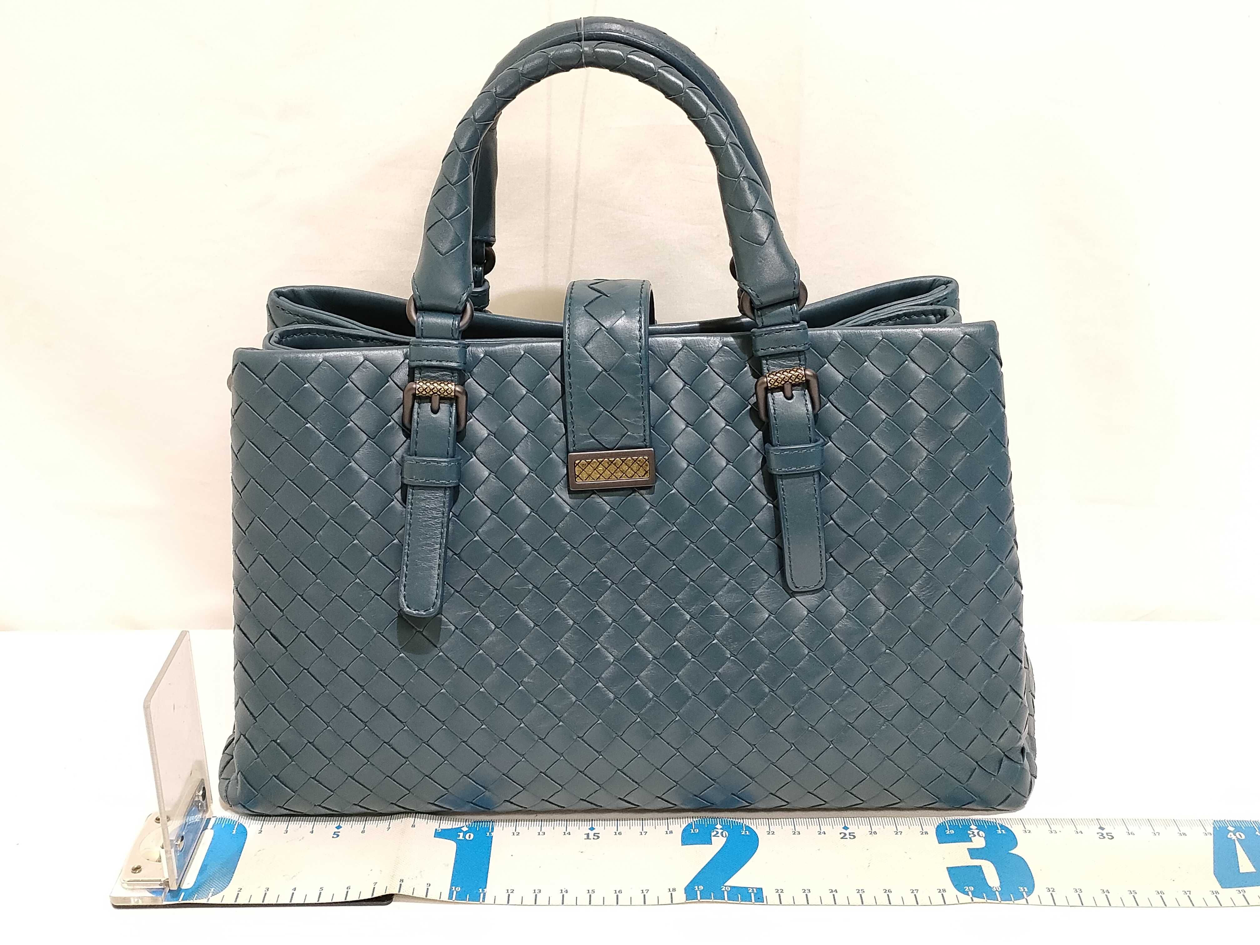 Intrecciato Bottega Veneta Leather 2-Way Handbag Navy Handbag — view 2