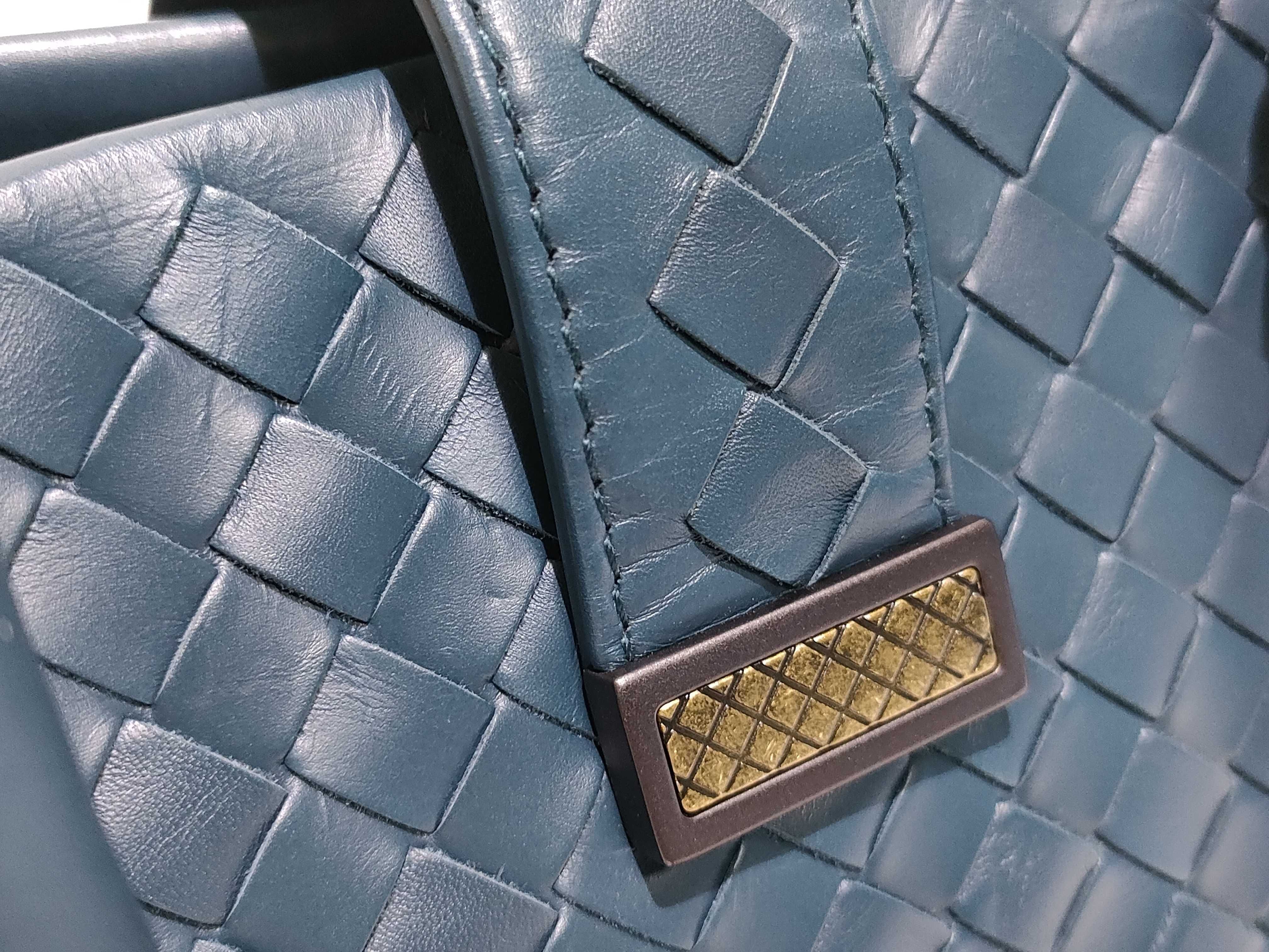 Intrecciato Bottega Veneta Leather 2-Way Handbag Navy Handbag — view 15