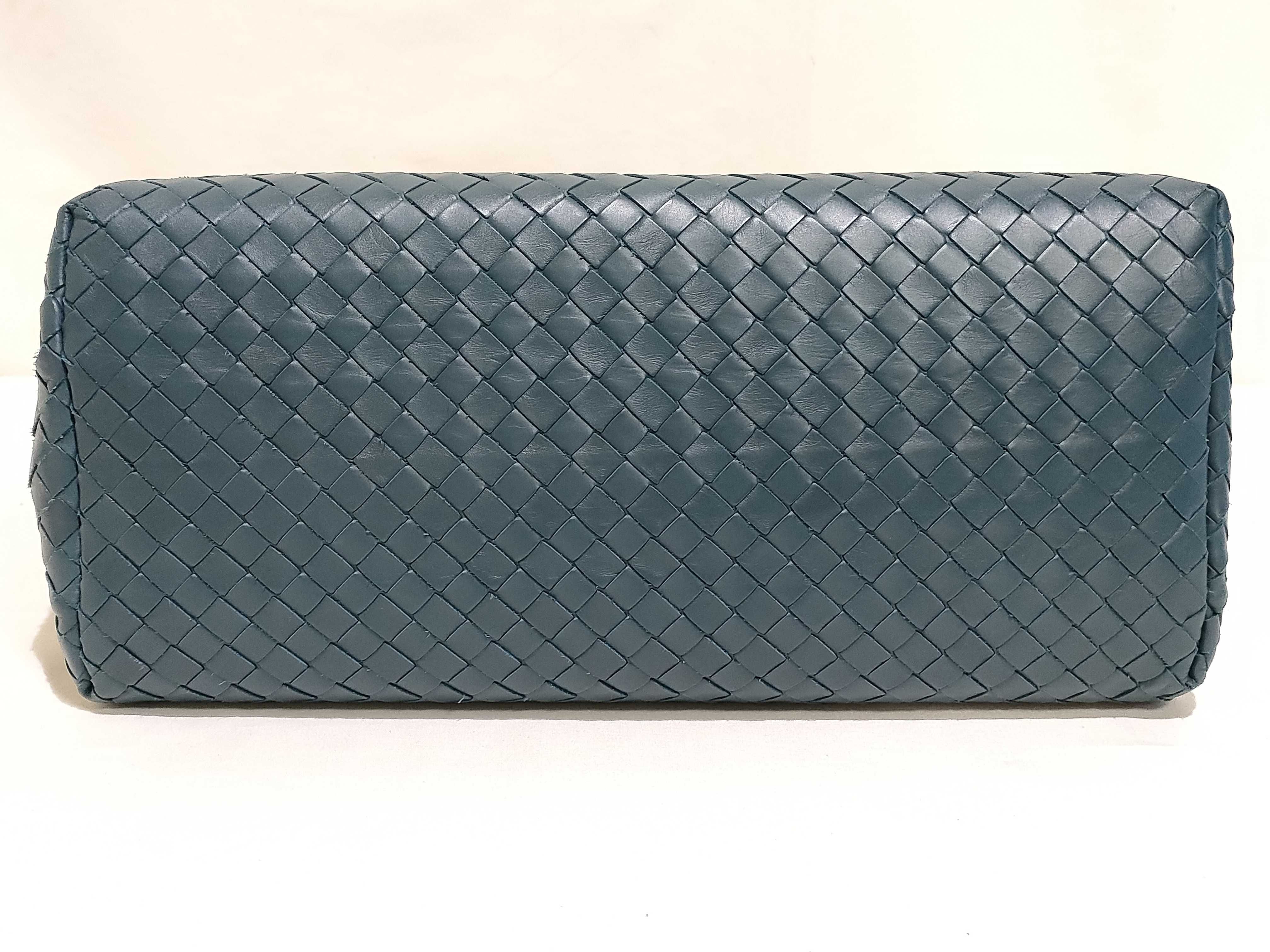 Intrecciato Bottega Veneta Leather 2-Way Handbag Navy Handbag — view 7