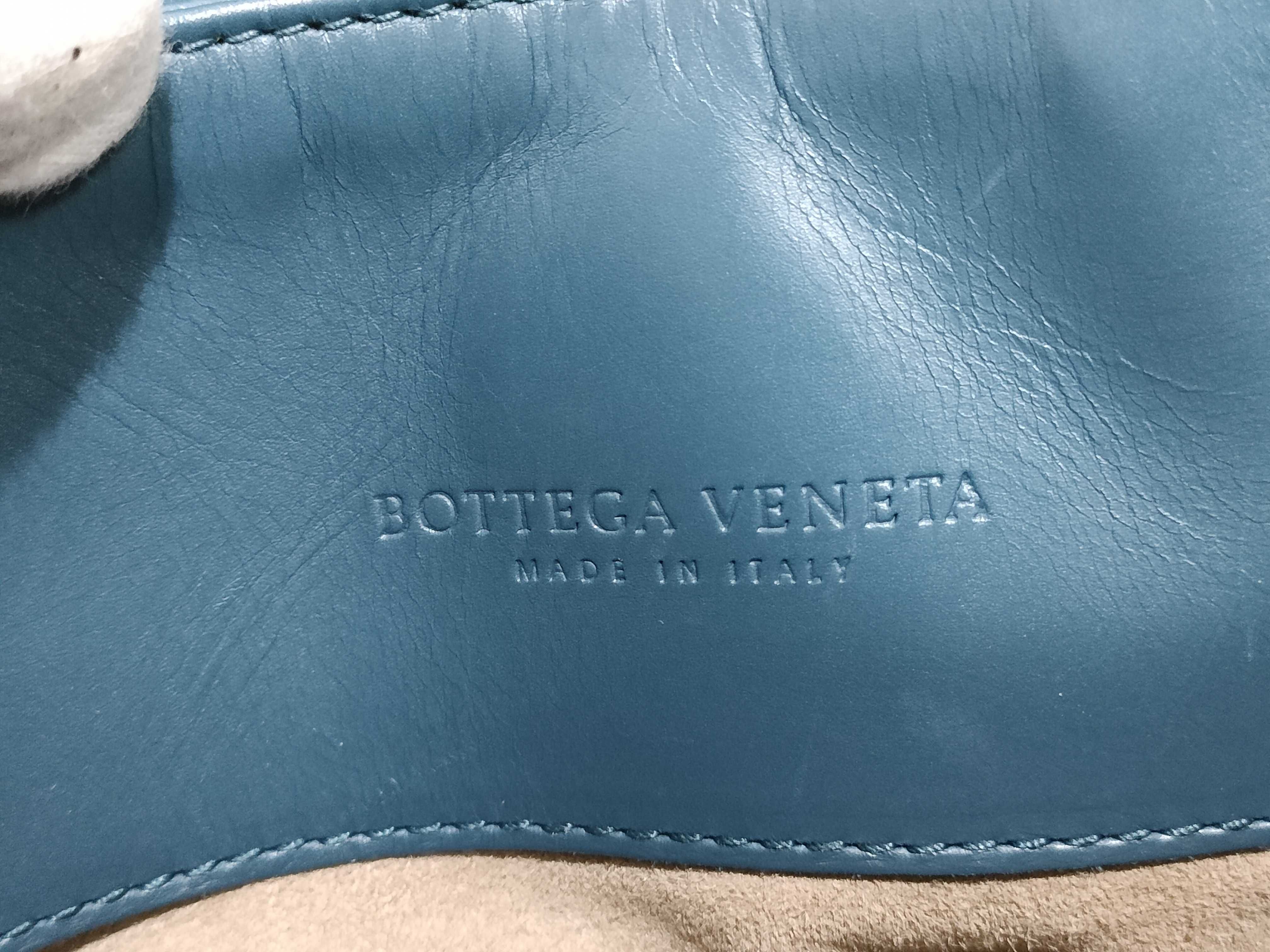Intrecciato Bottega Veneta Leather 2-Way Handbag Navy Handbag — view 10
