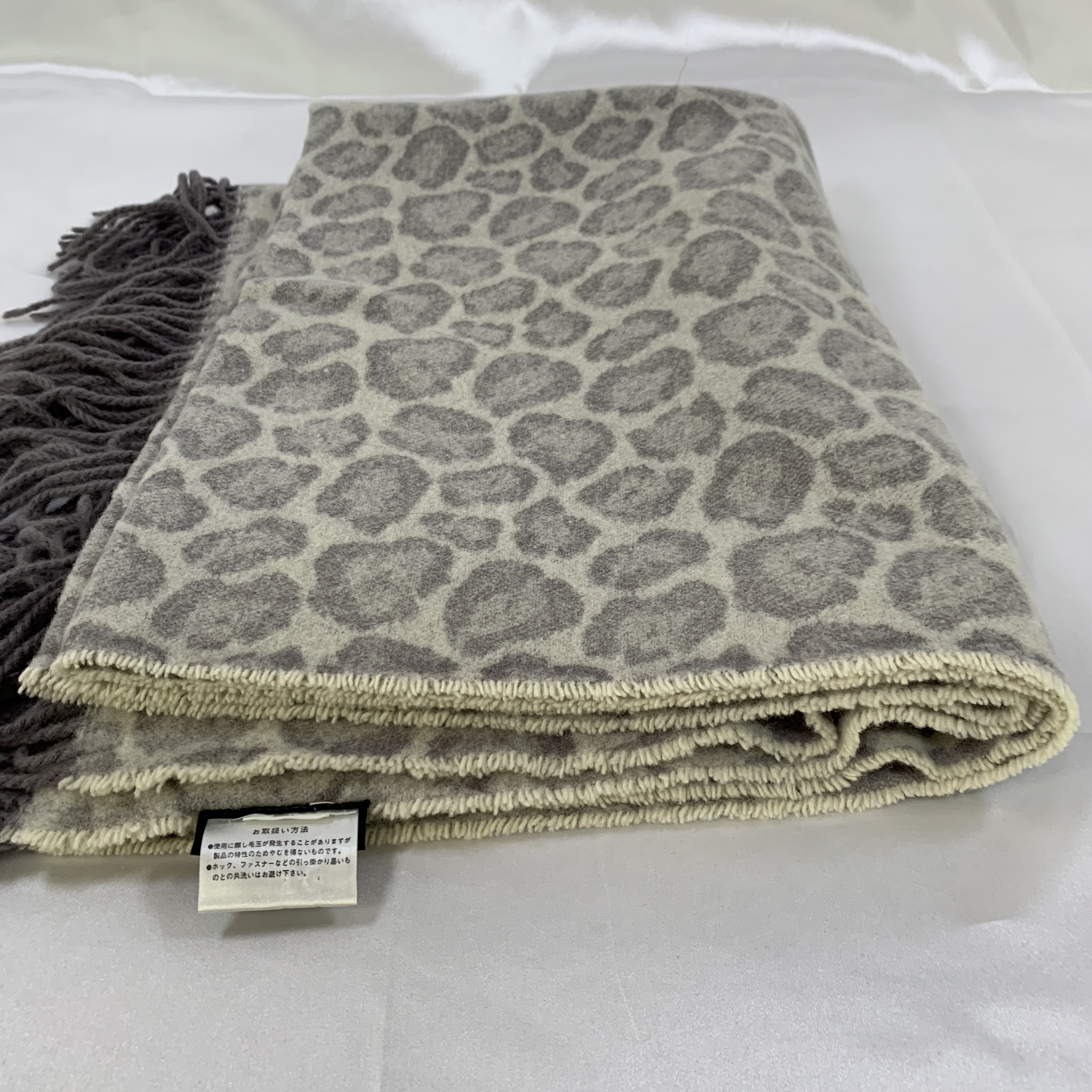 blankets, stoles, and other accessories — view 8