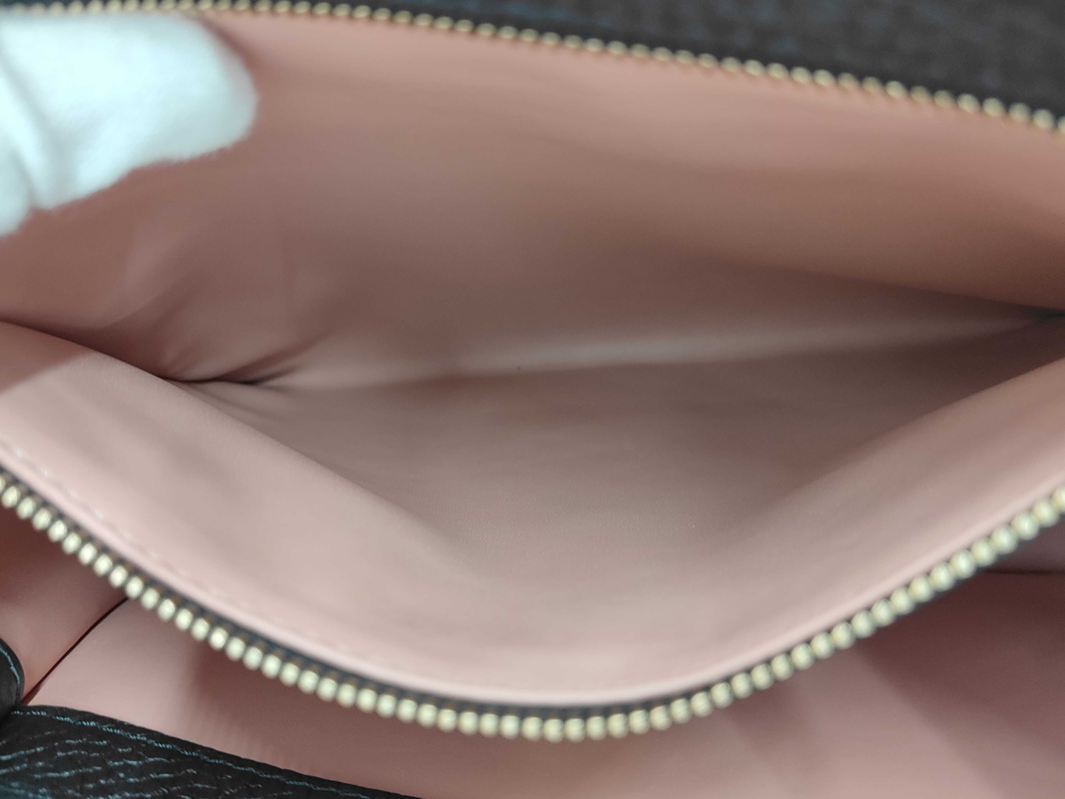 Capucines MM Handbag — view 10