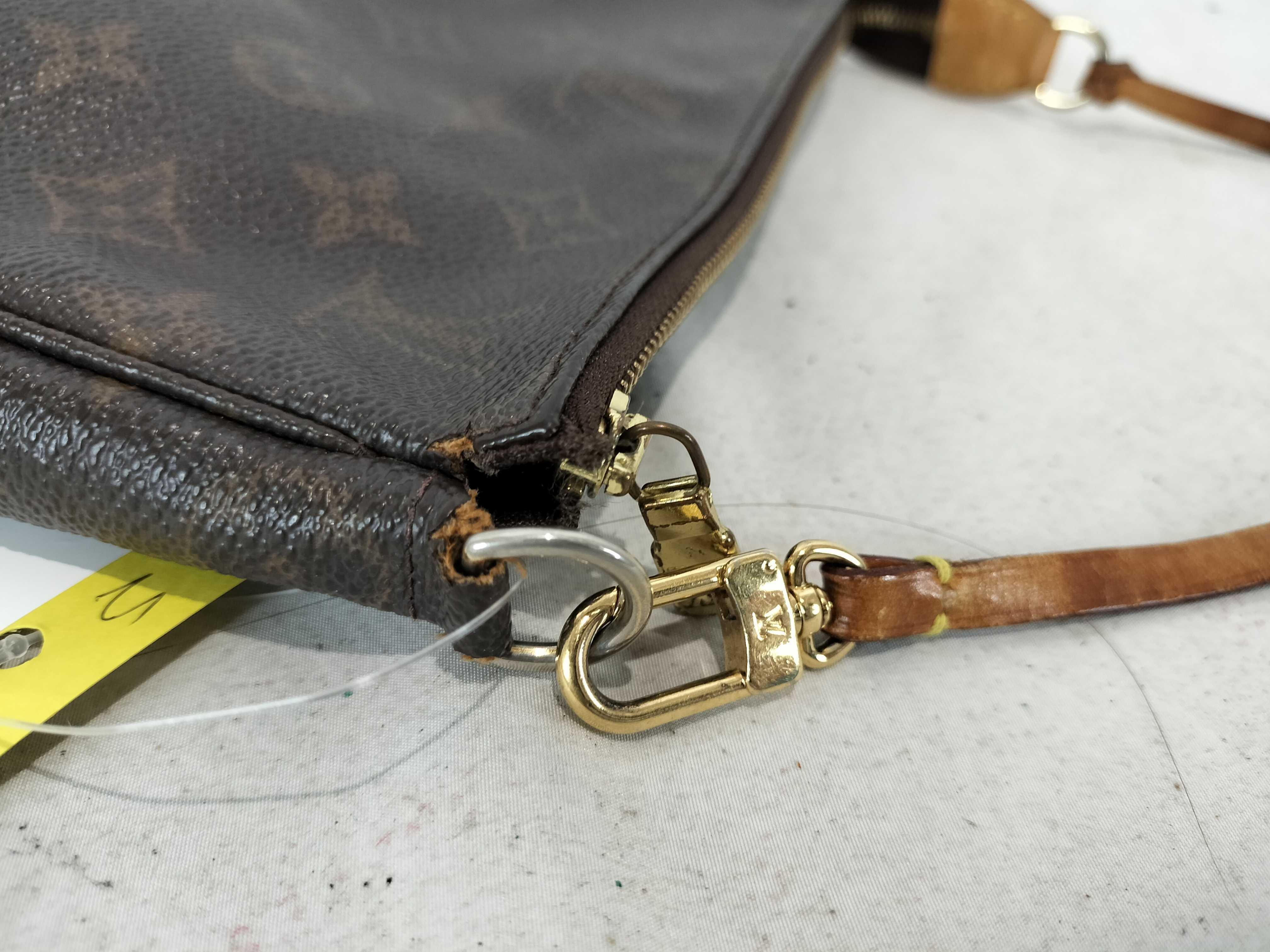 Monogram Pochette Accessoires VI0030 Handbag — view 5
