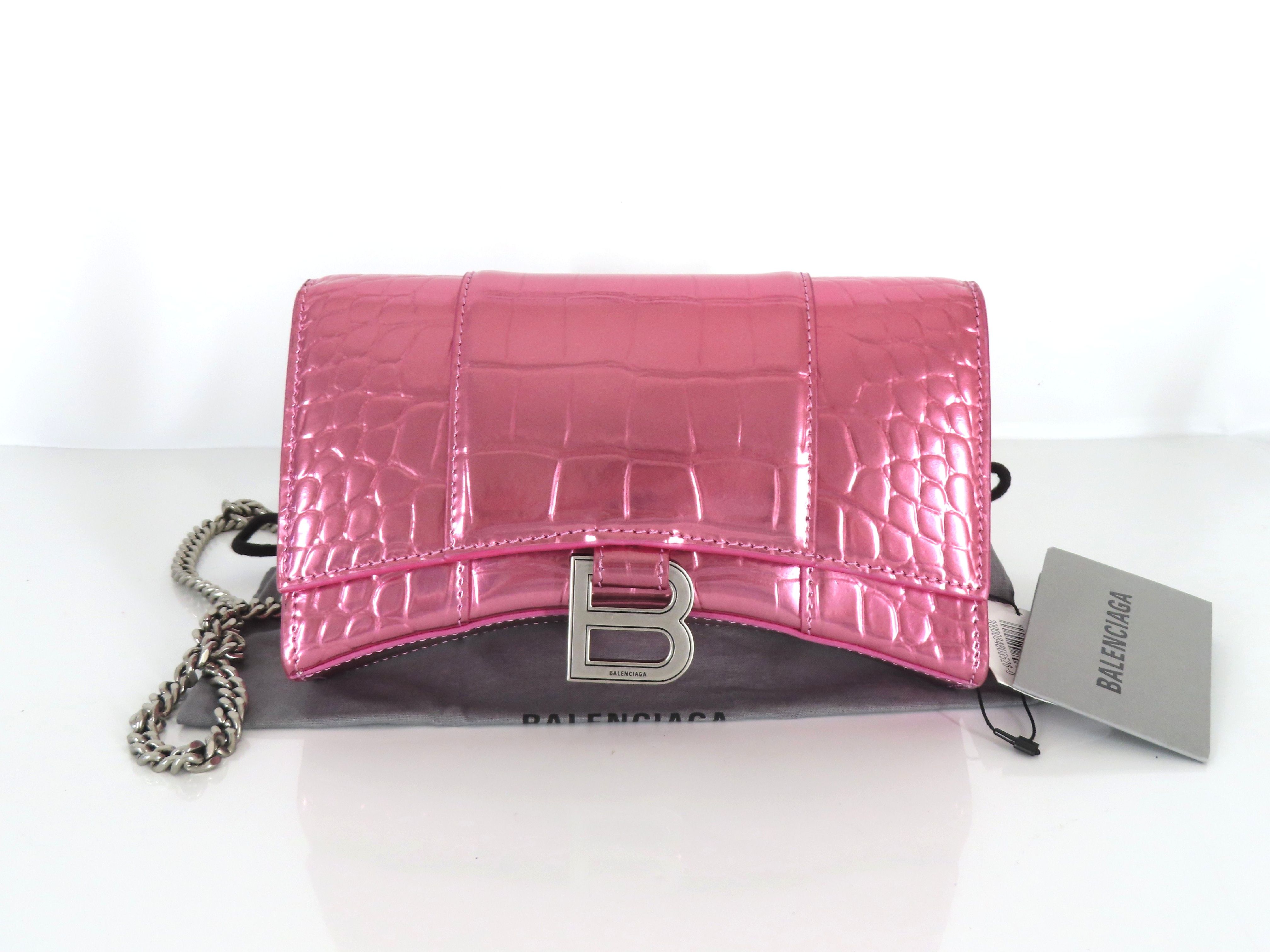 Hourglass Mini Chain Wallet 656050 1S4NY Embossed Leather Shoulder Bag