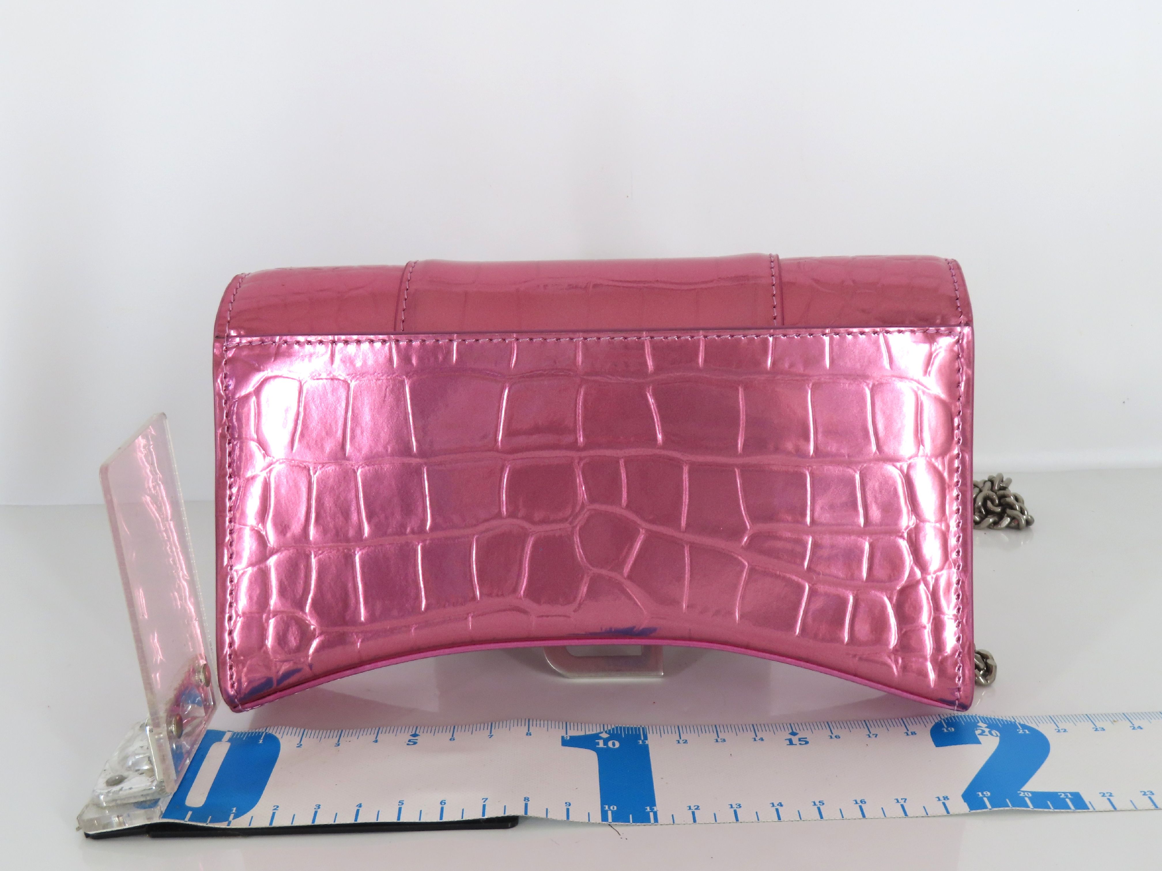 Hourglass Mini Chain Wallet 656050 1S4NY Embossed Leather Shoulder Bag — view 2