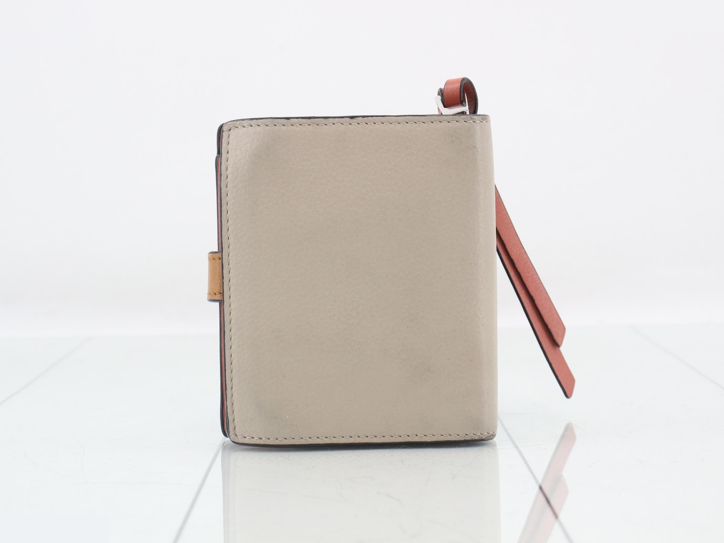 Anagram wallet — view 2