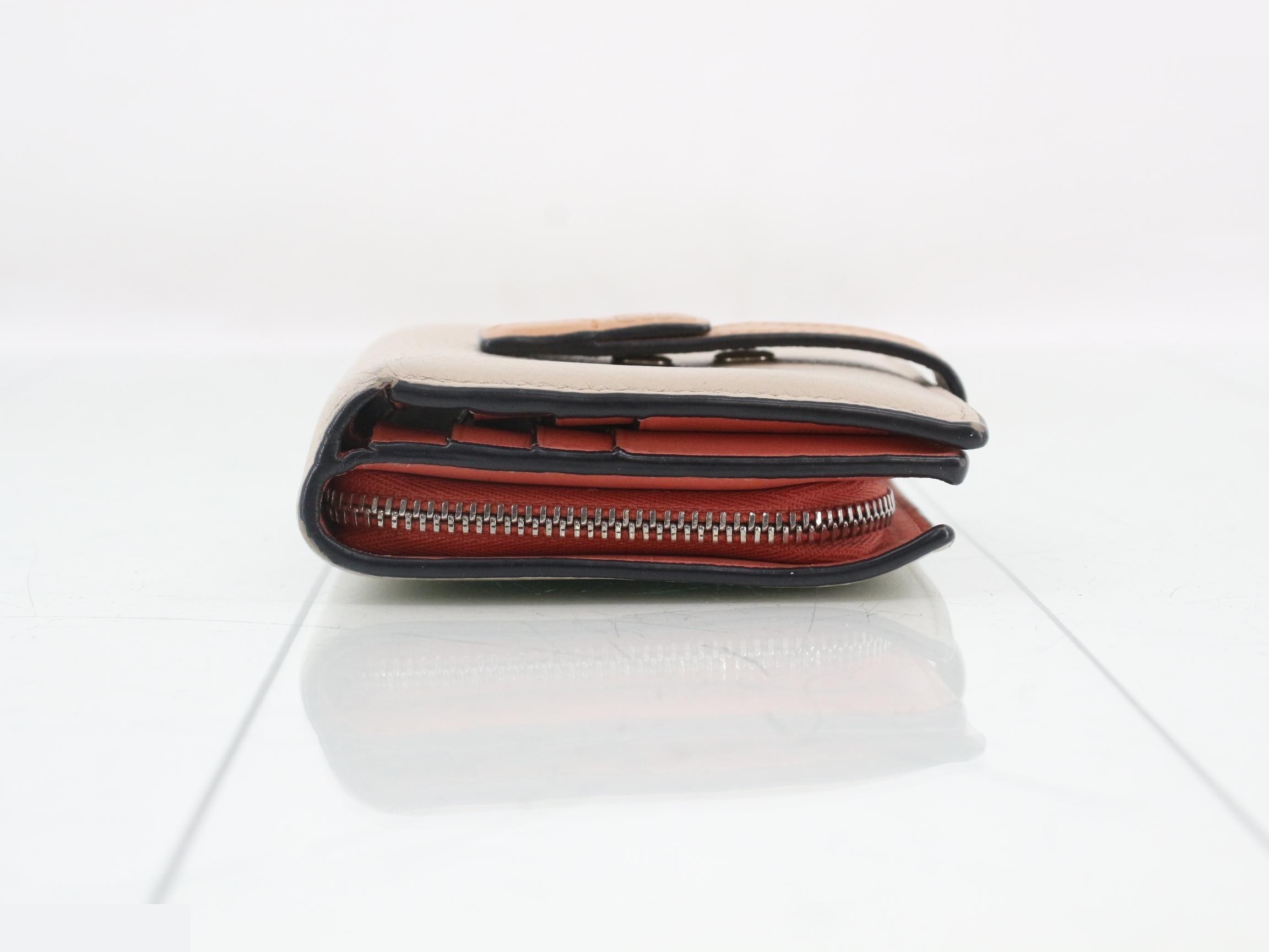 Anagram wallet — view 3