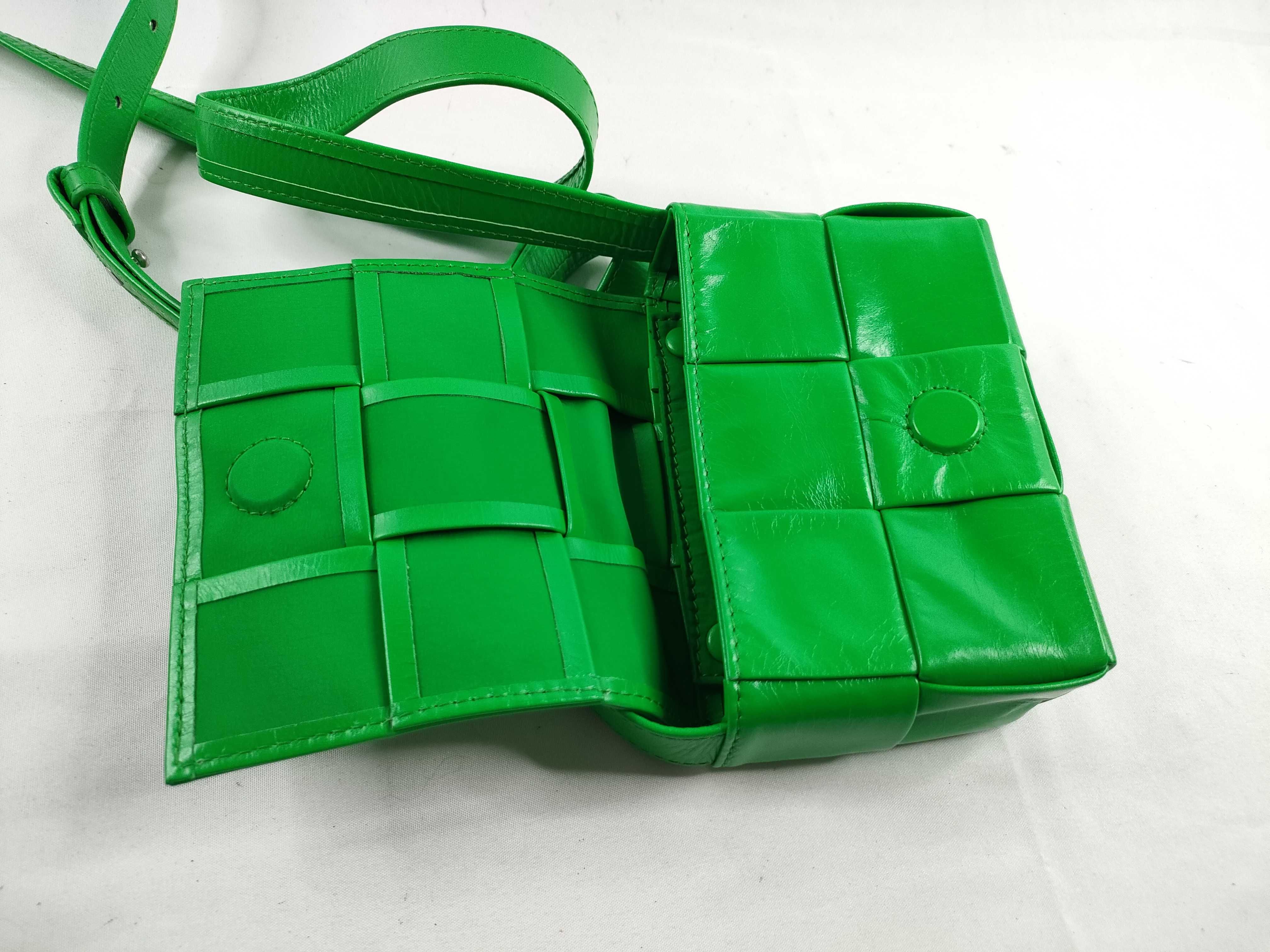 Intrecciato Candy Cassette Intrecciato Paraquito Shoulder Bag — view 9