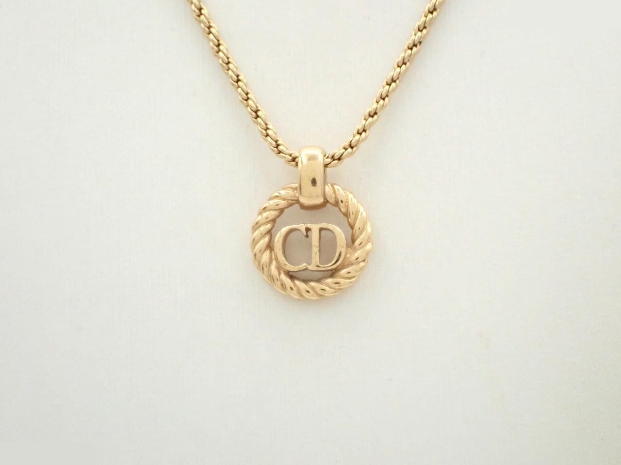Other lines: Precious metals, necklaces, pendants, chain approximately 42cm