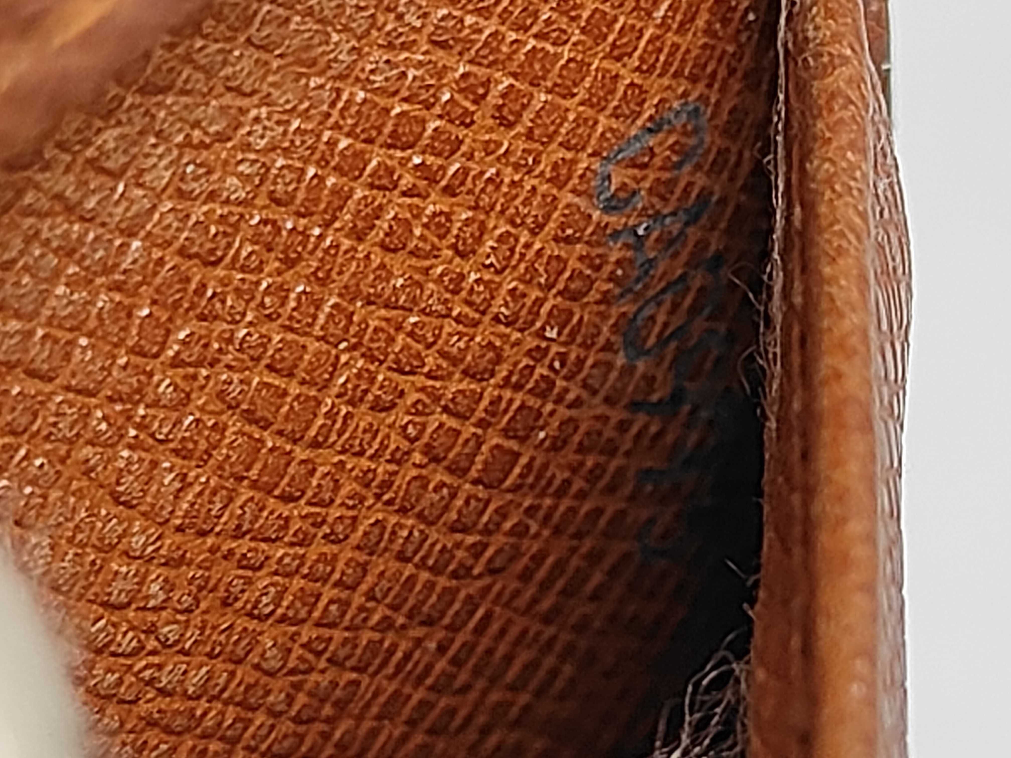 bi-fold wallet — view 13