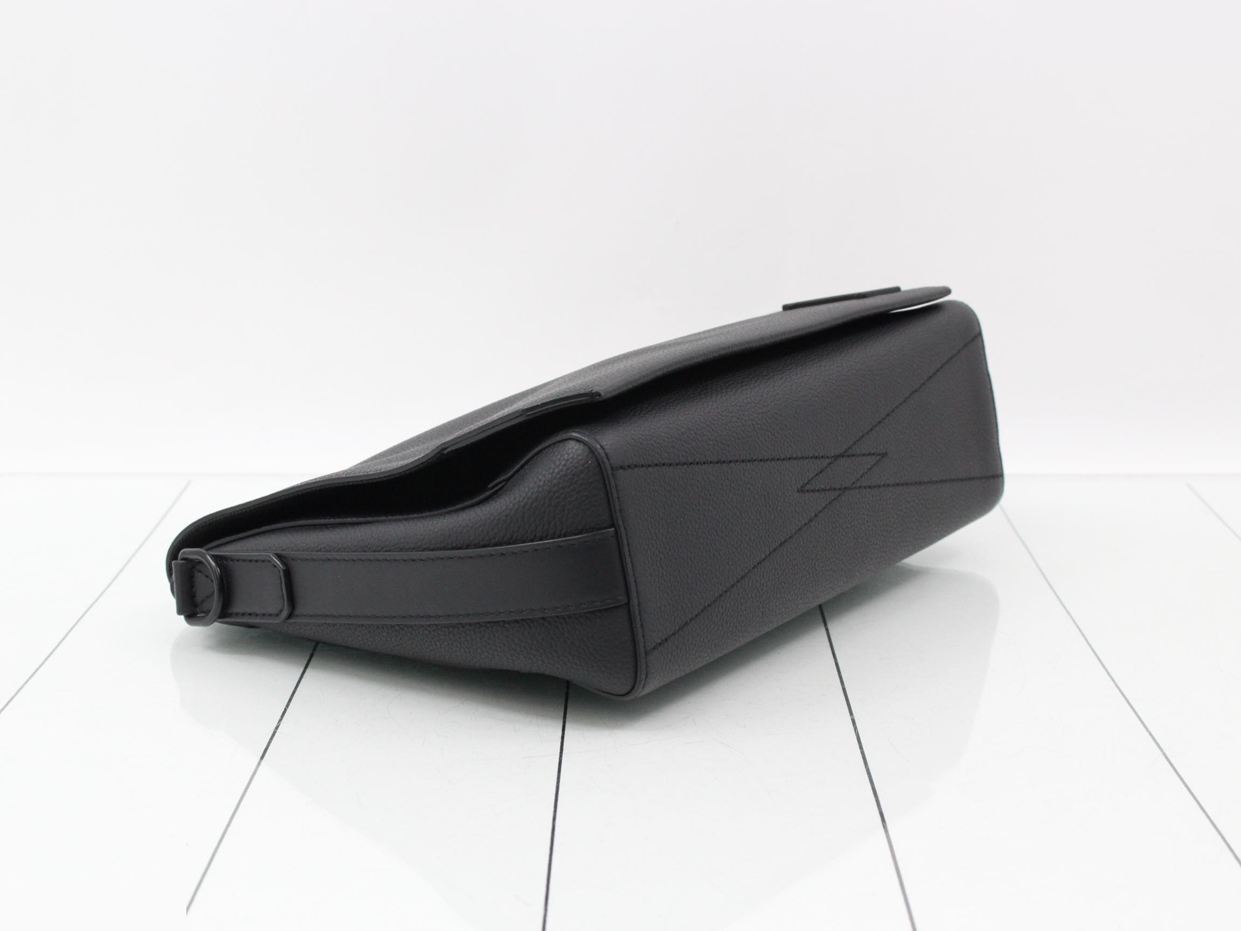 Aero Messenger Bag Shoulder Bag — view 5