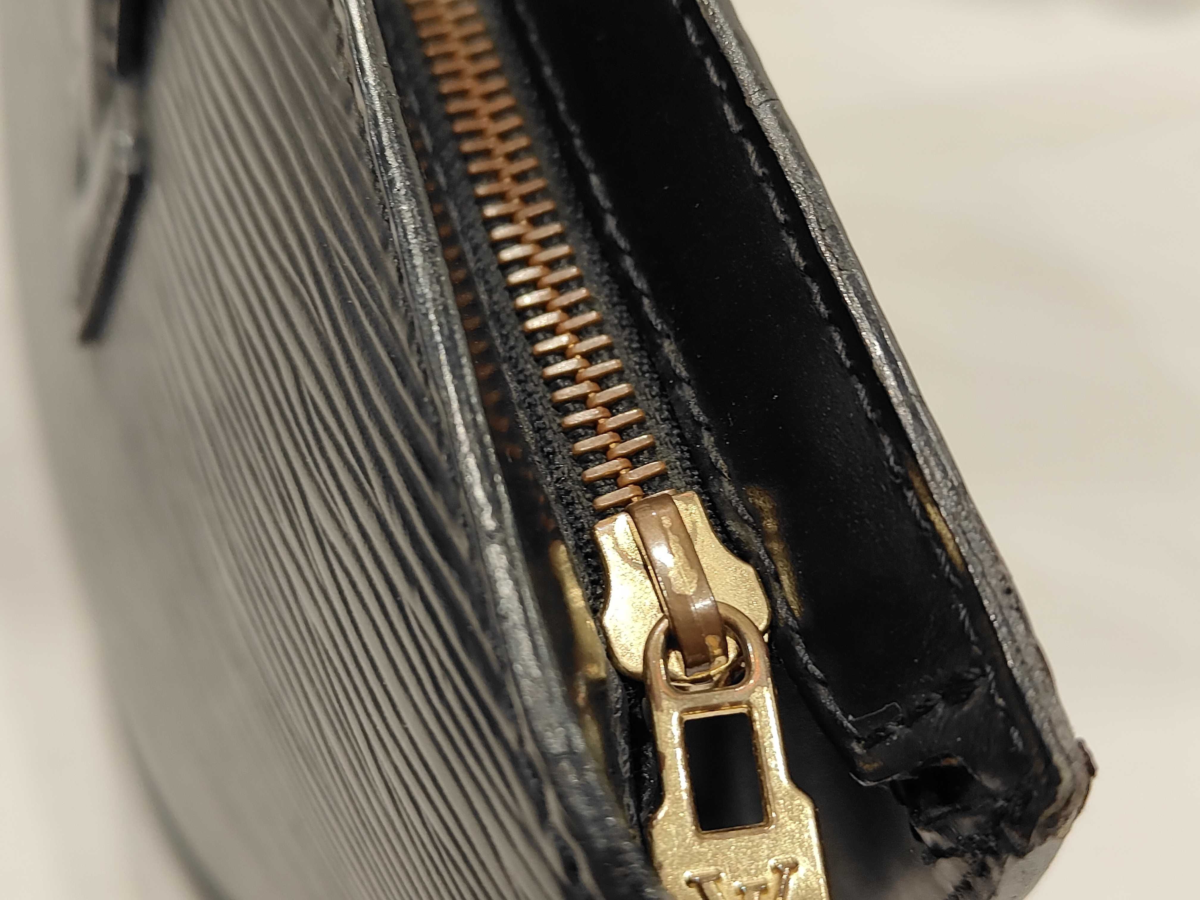 Epi Saint Jacques Handbag Noir Tote Bag — view 8