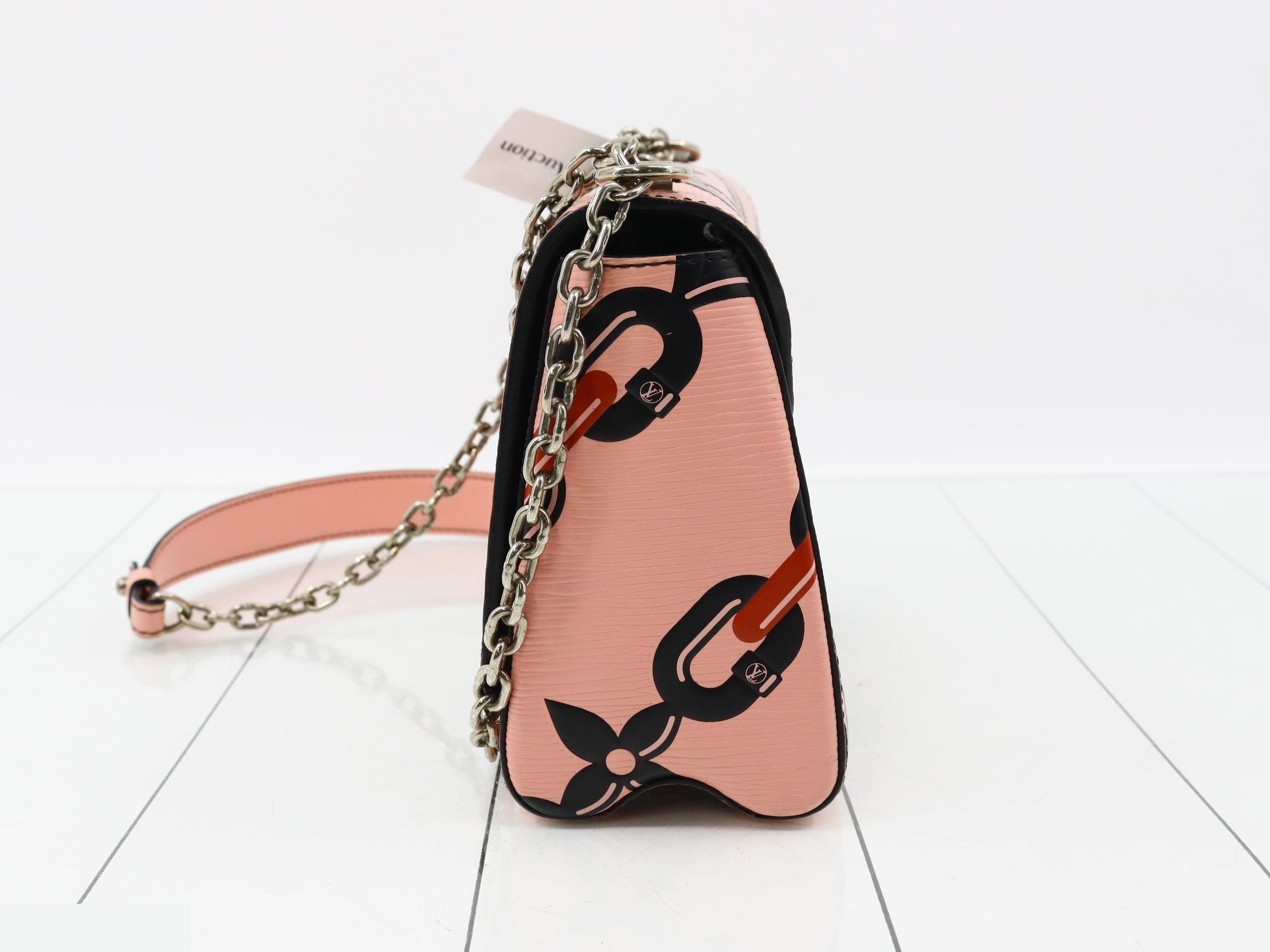 Epi Portefeuille Twist Chain Shoulder Bag — view 3