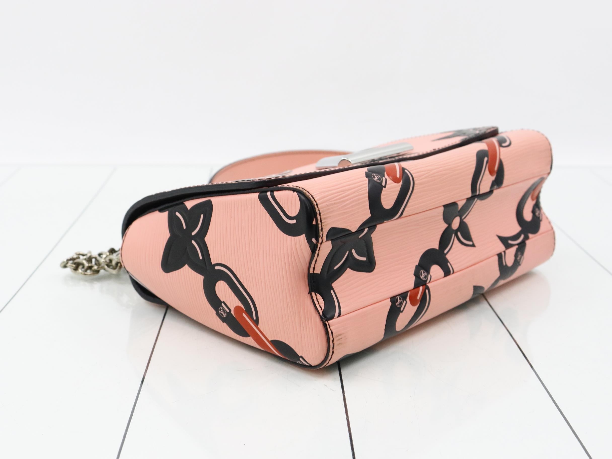 Epi Portefeuille Twist Chain Shoulder Bag — view 5